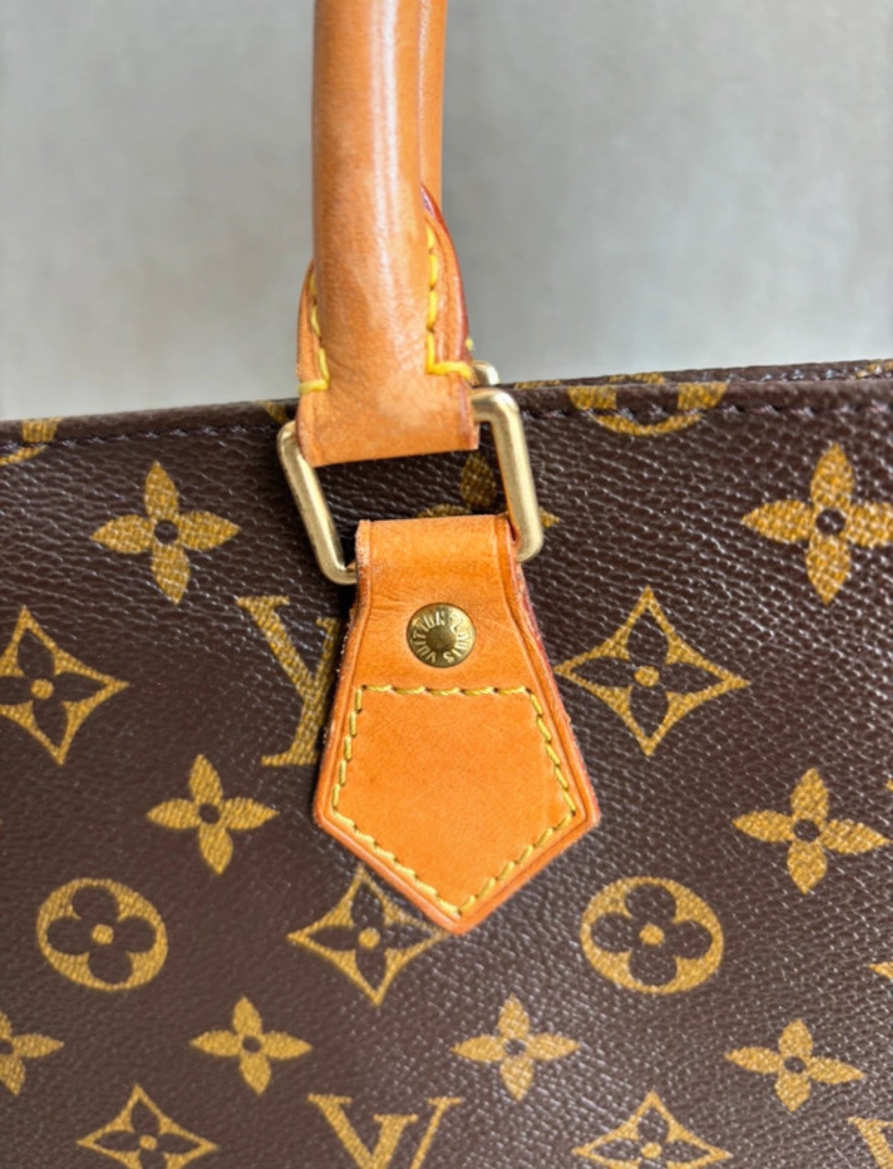 LOUIS VUITTON Sac plat