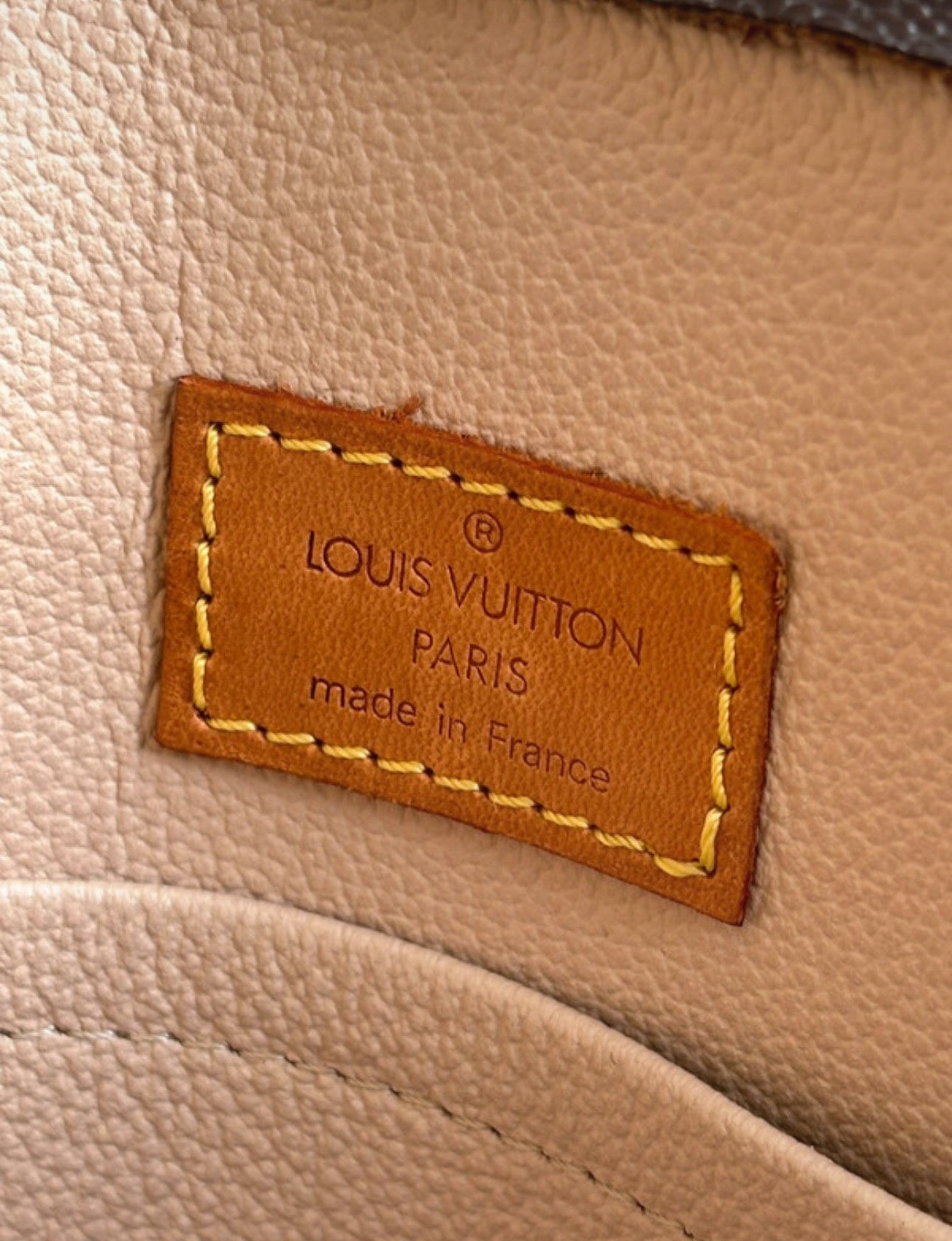 LOUIS VUITTON Sac plat