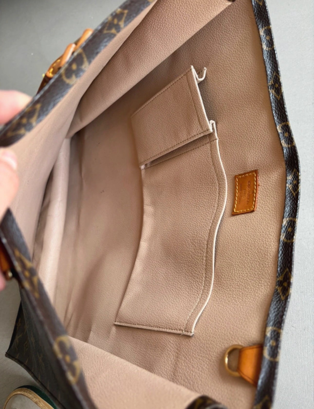LOUIS VUITTON Sac plat