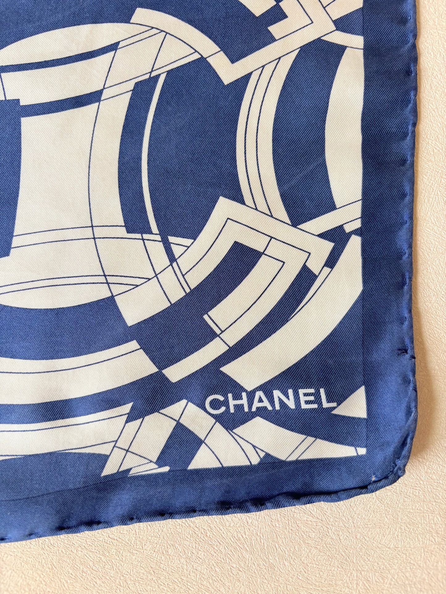 CHANEL Carré en soie