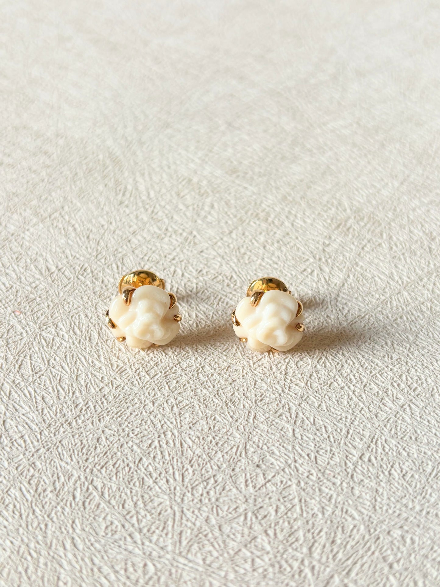 CHANEL Boucles d'oreilles Camélia