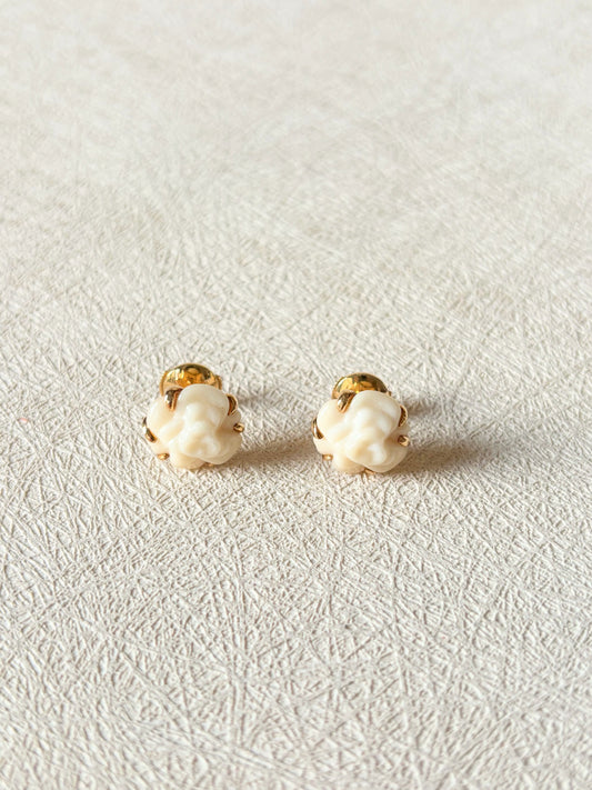 CHANEL Boucles d'oreilles Camélia