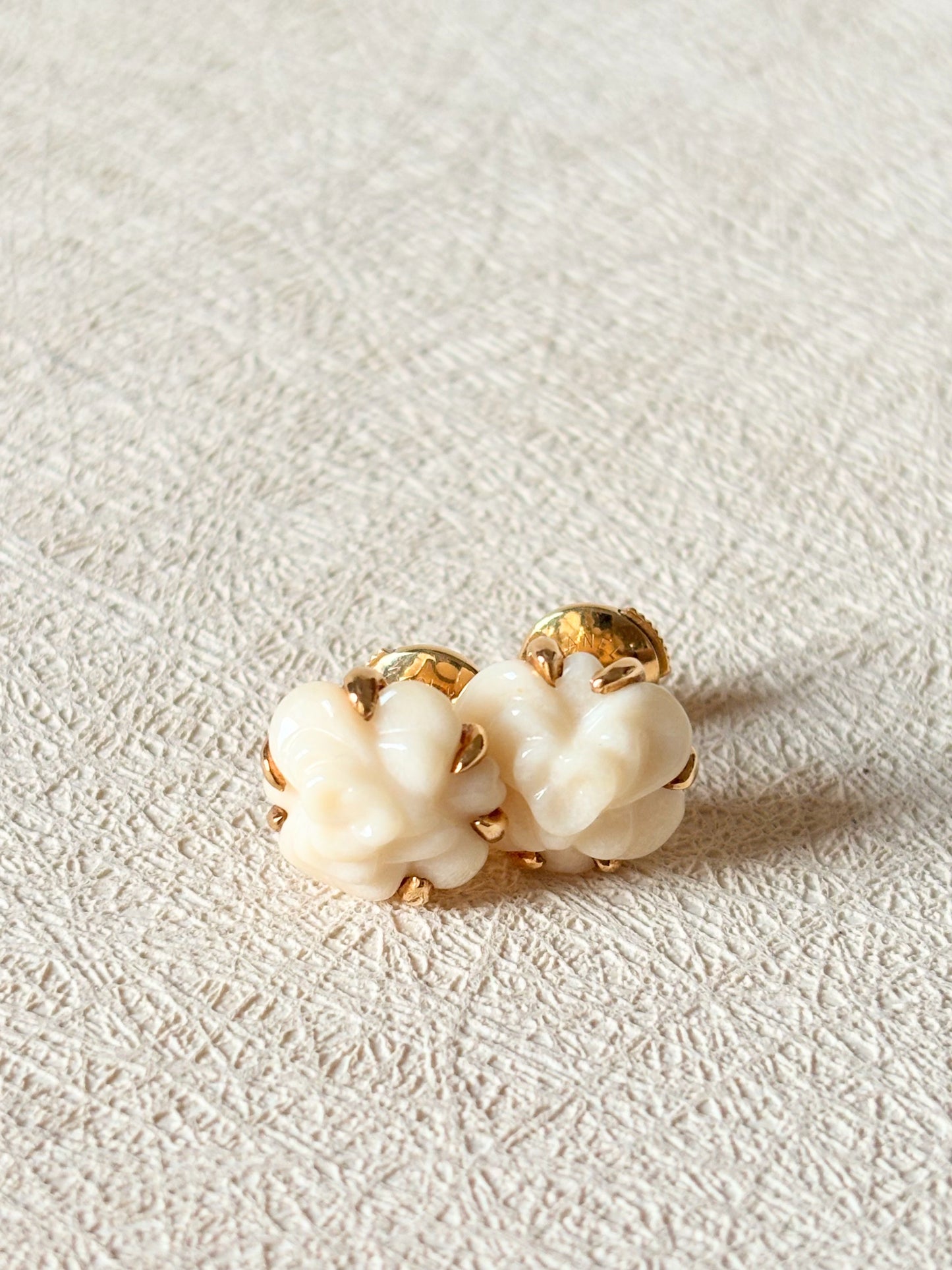 CHANEL Boucles d'oreilles Camélia