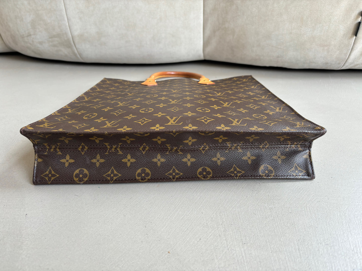 LOUIS VUITTON Sac plat