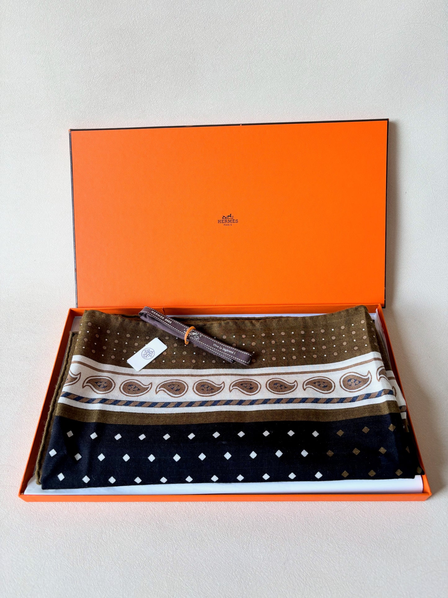 HERMÈS Châle Bandana