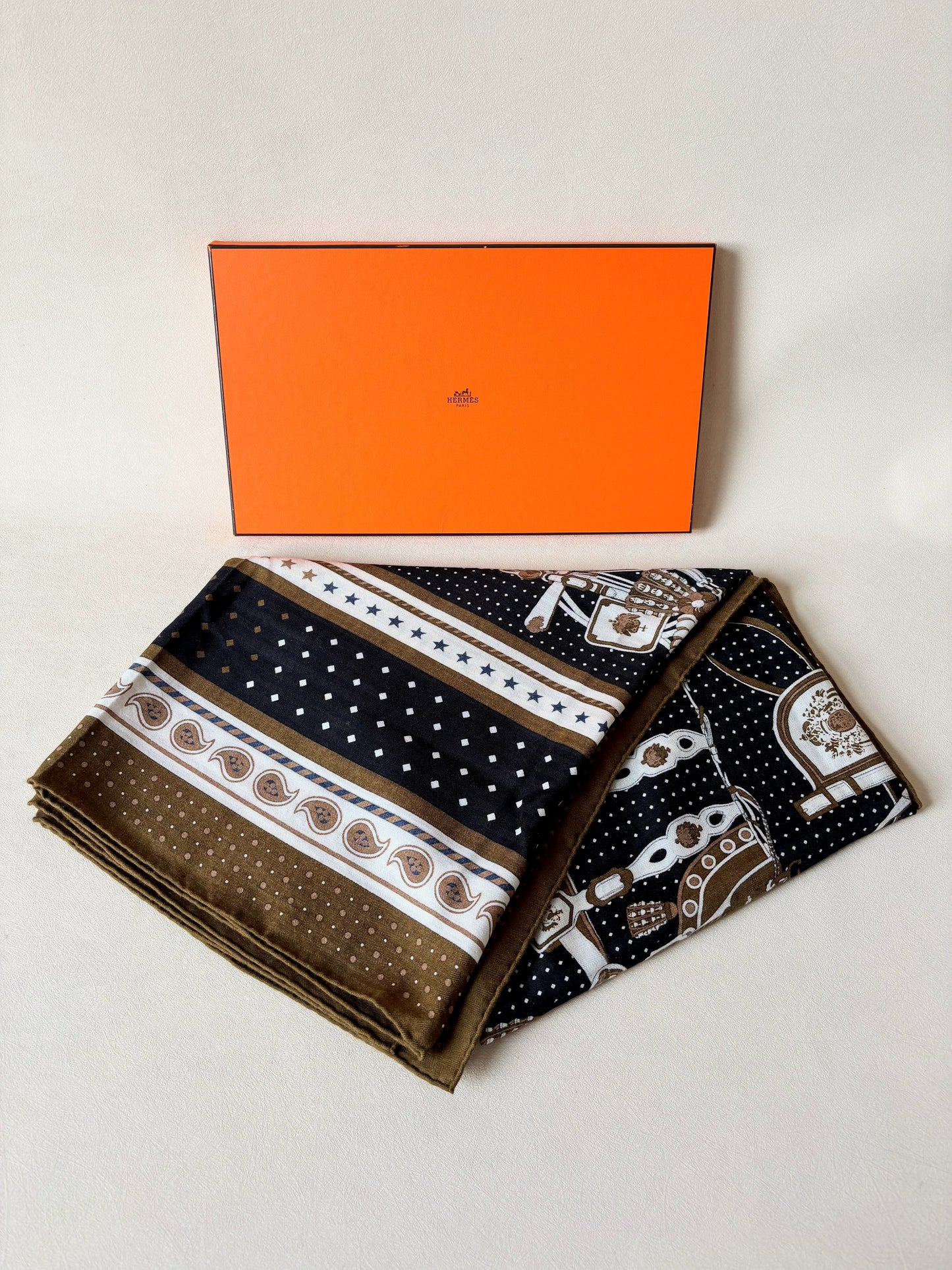 HERMÈS Châle Bandana