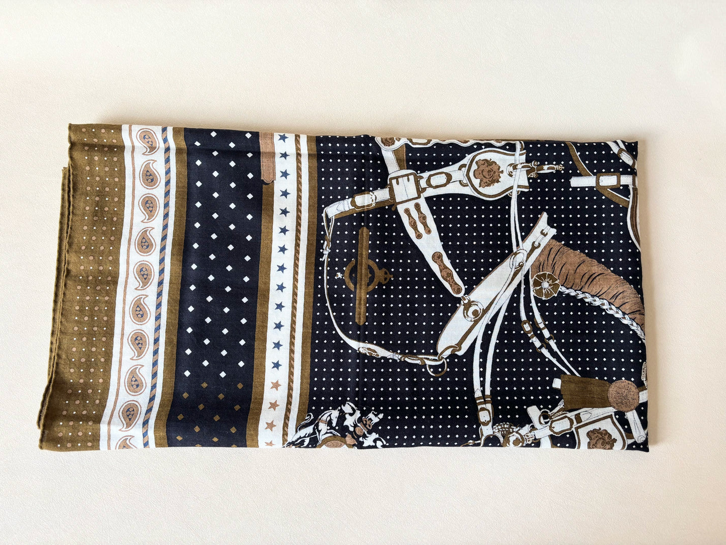 HERMÈS Châle Bandana