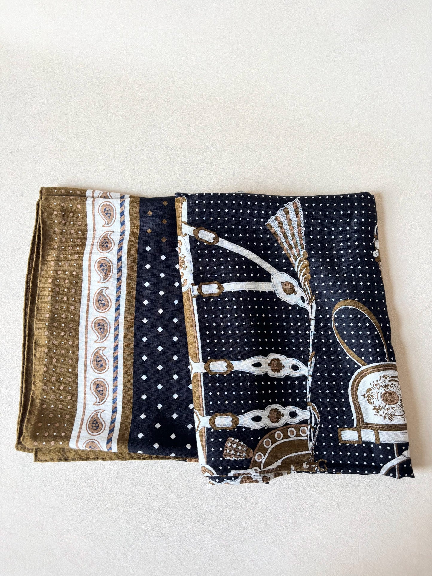 HERMÈS Châle Bandana
