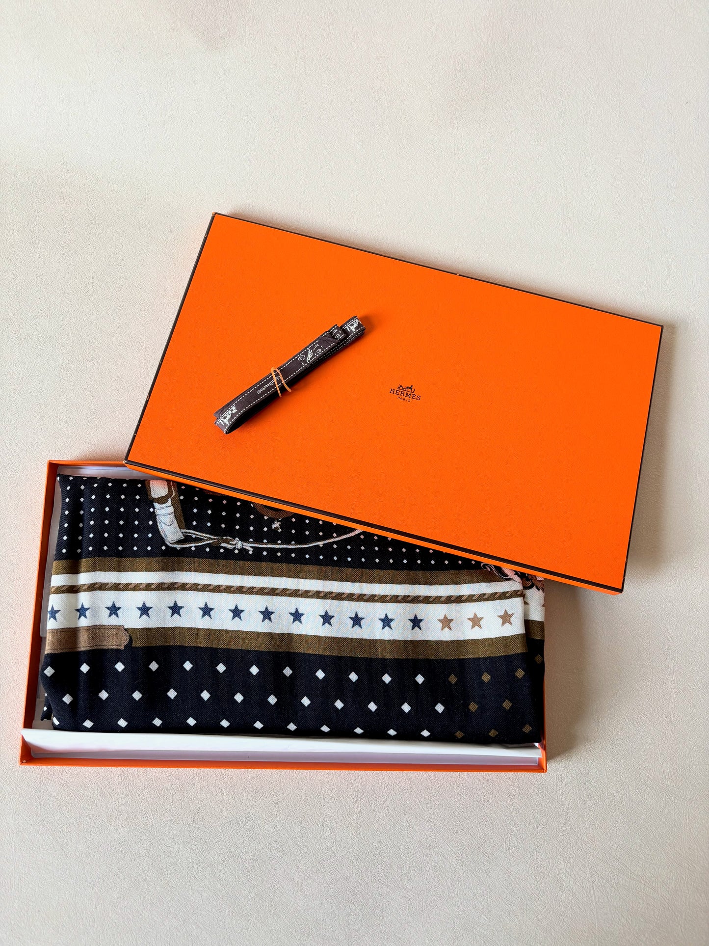 HERMÈS Châle Bandana