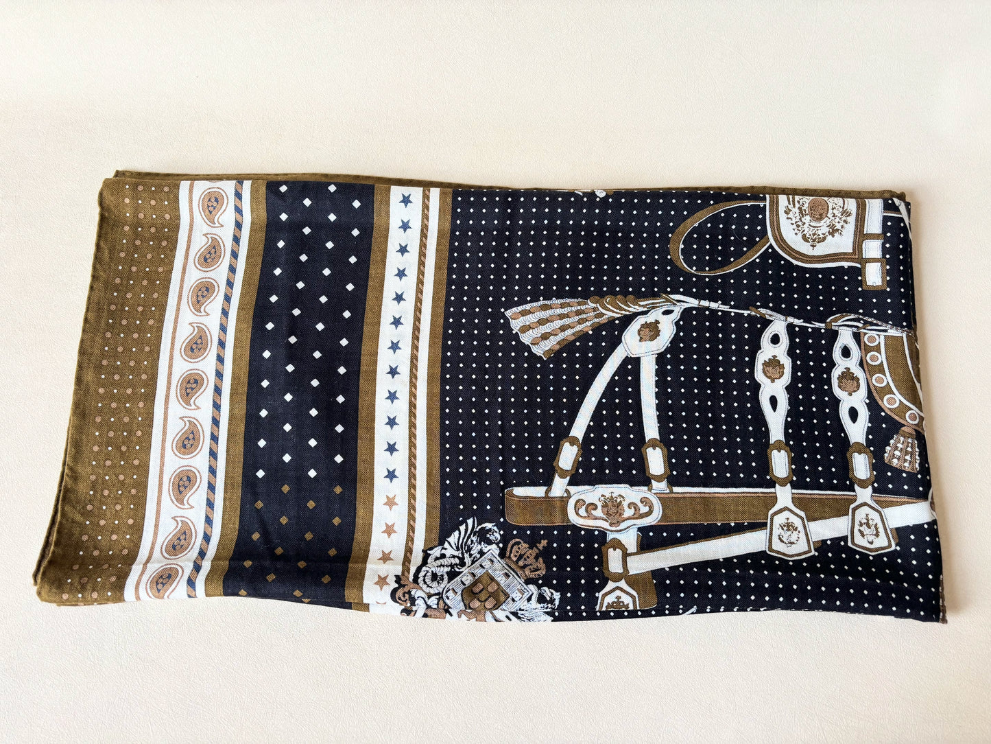 HERMÈS Châle Bandana
