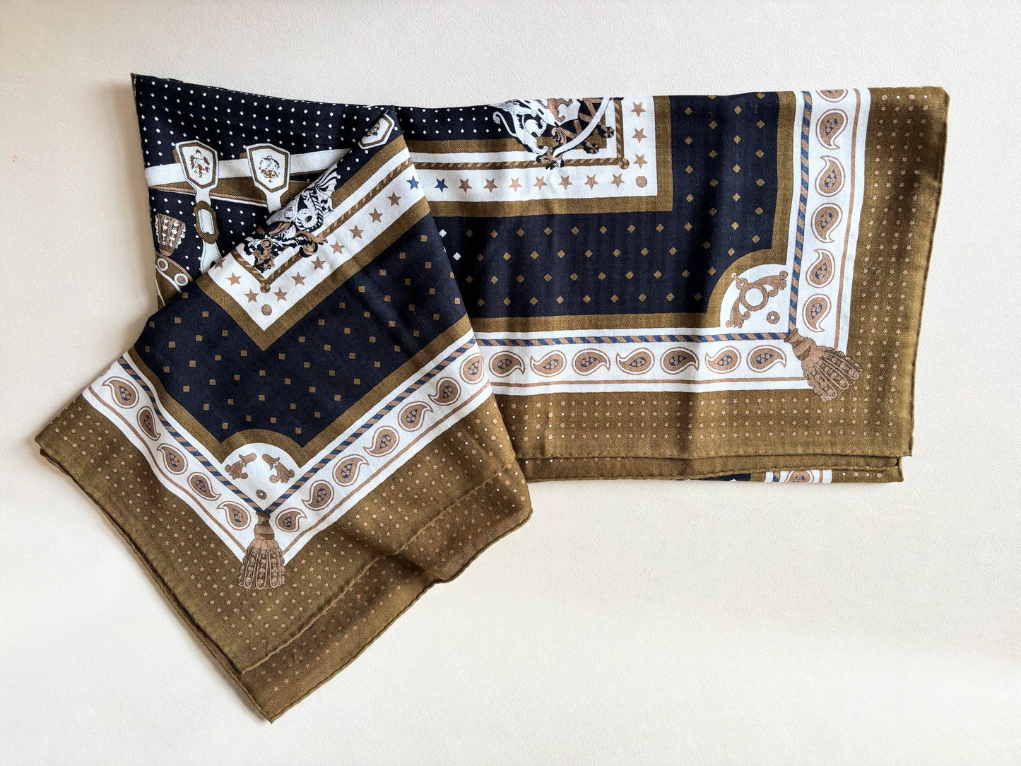 HERMÈS Châle Bandana