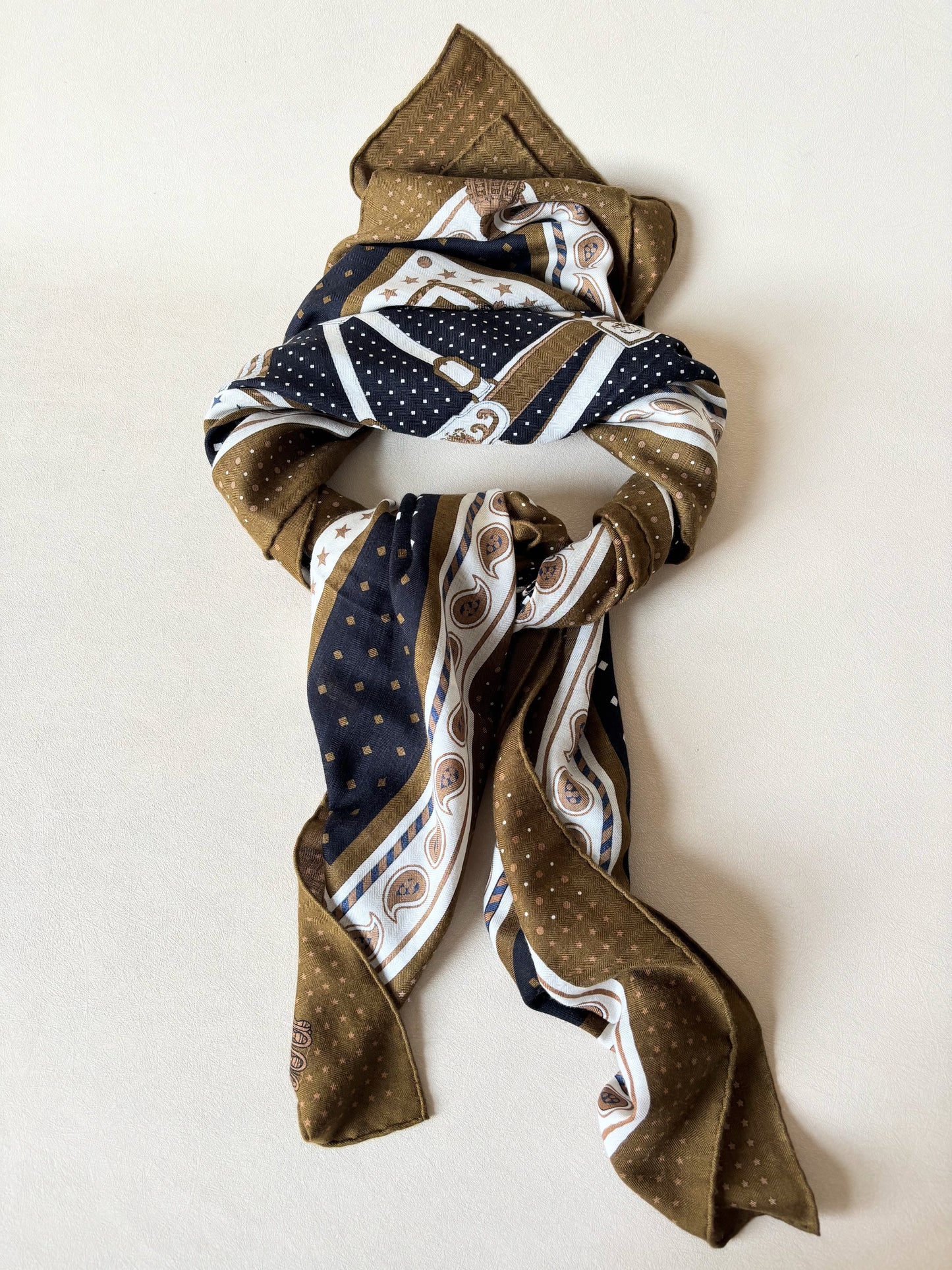 HERMÈS Châle Bandana