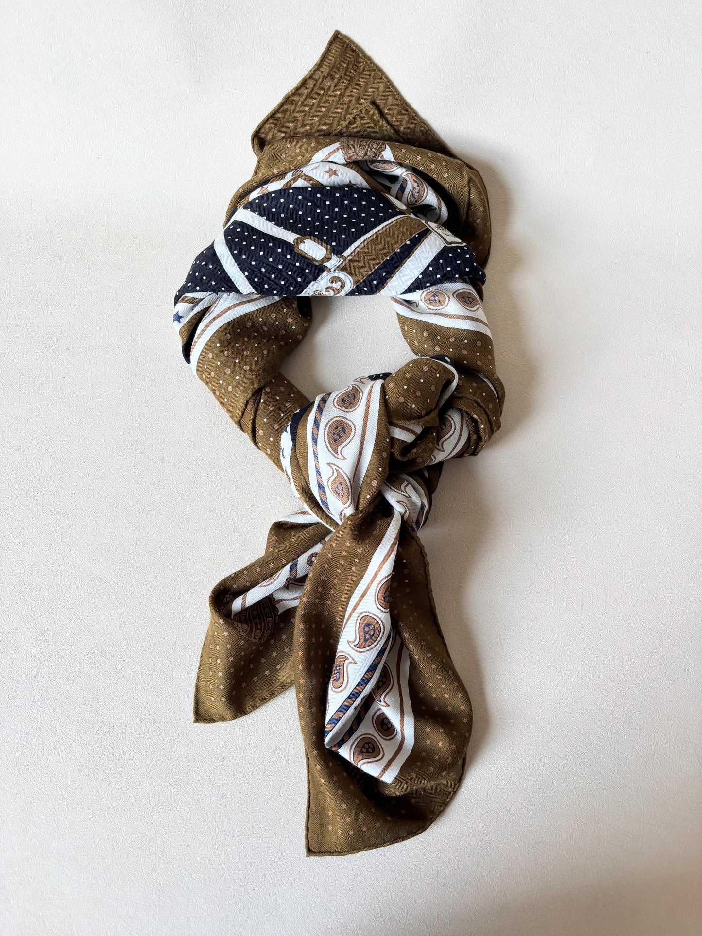 HERMÈS Châle Bandana