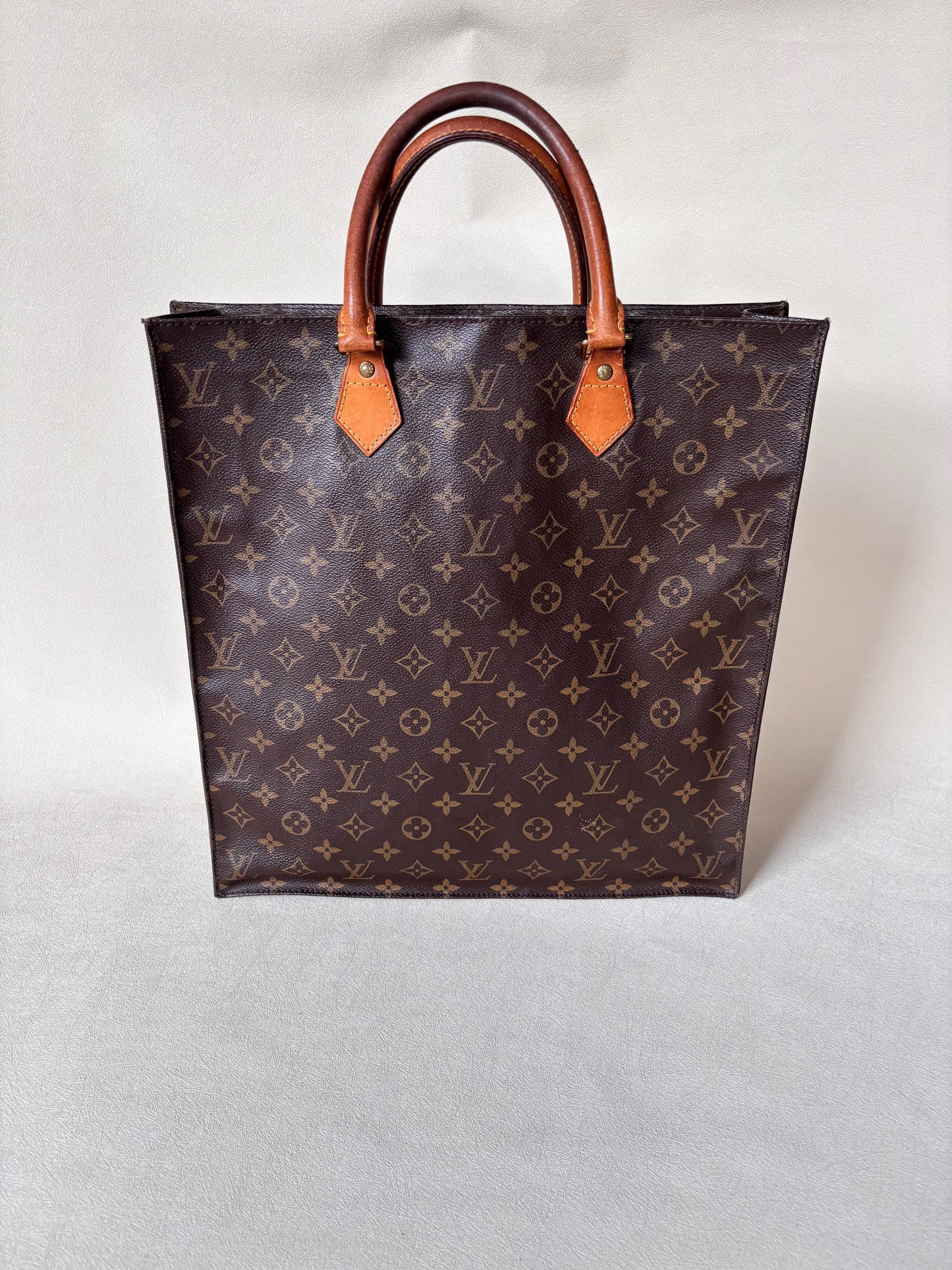 LOUIS VUITTON Sac plat