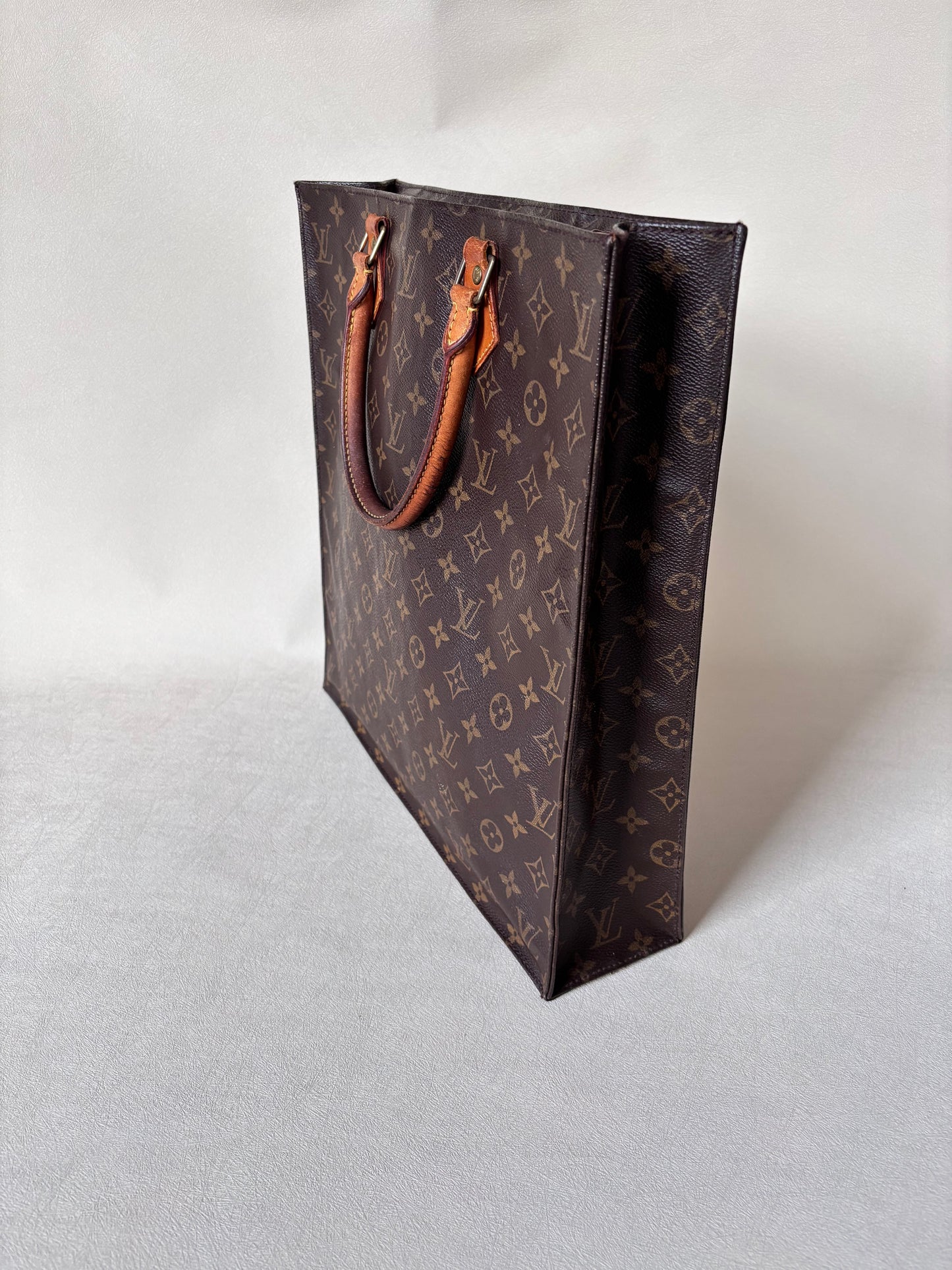 LOUIS VUITTON Sac plat