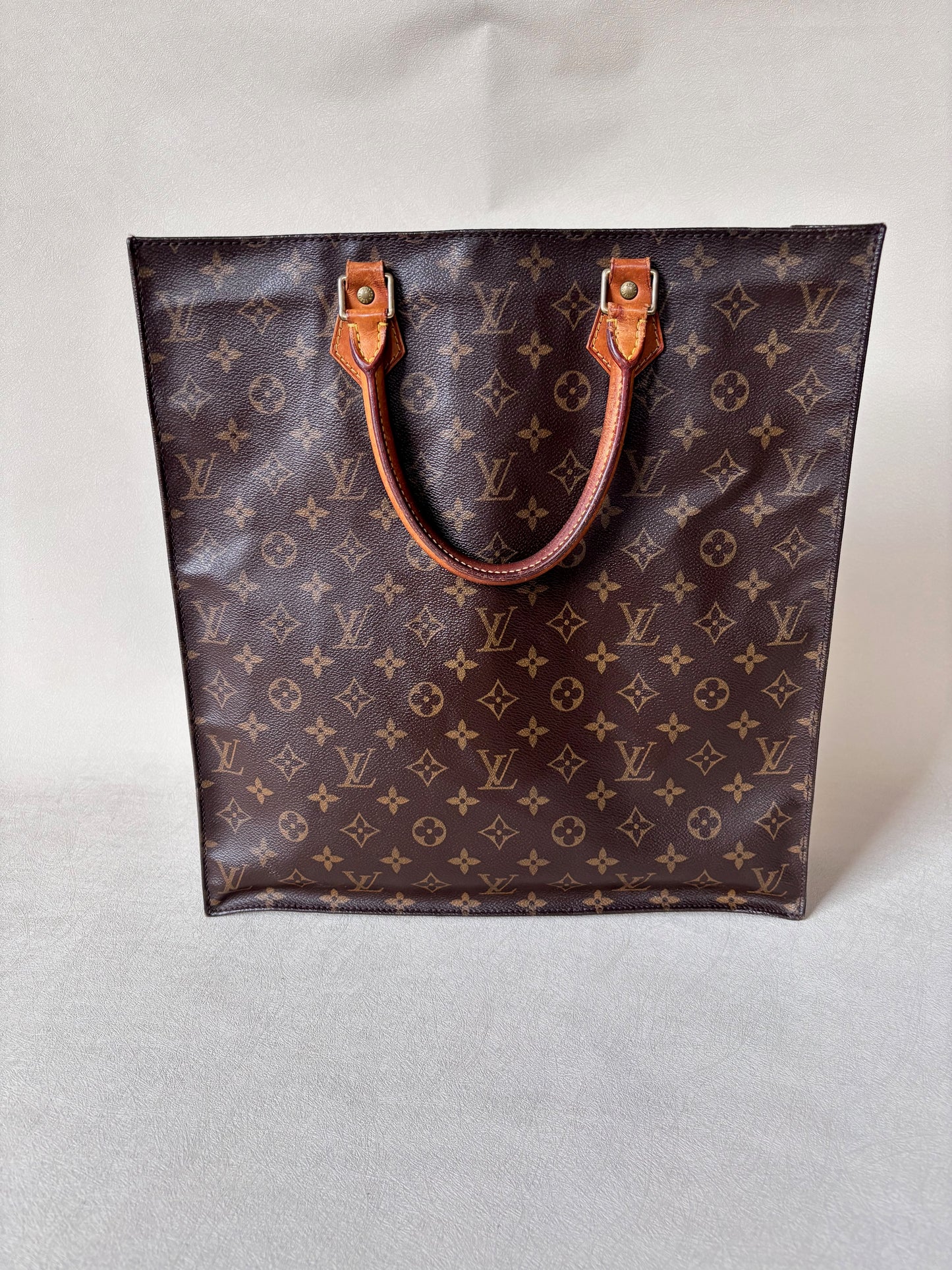 LOUIS VUITTON Sac plat