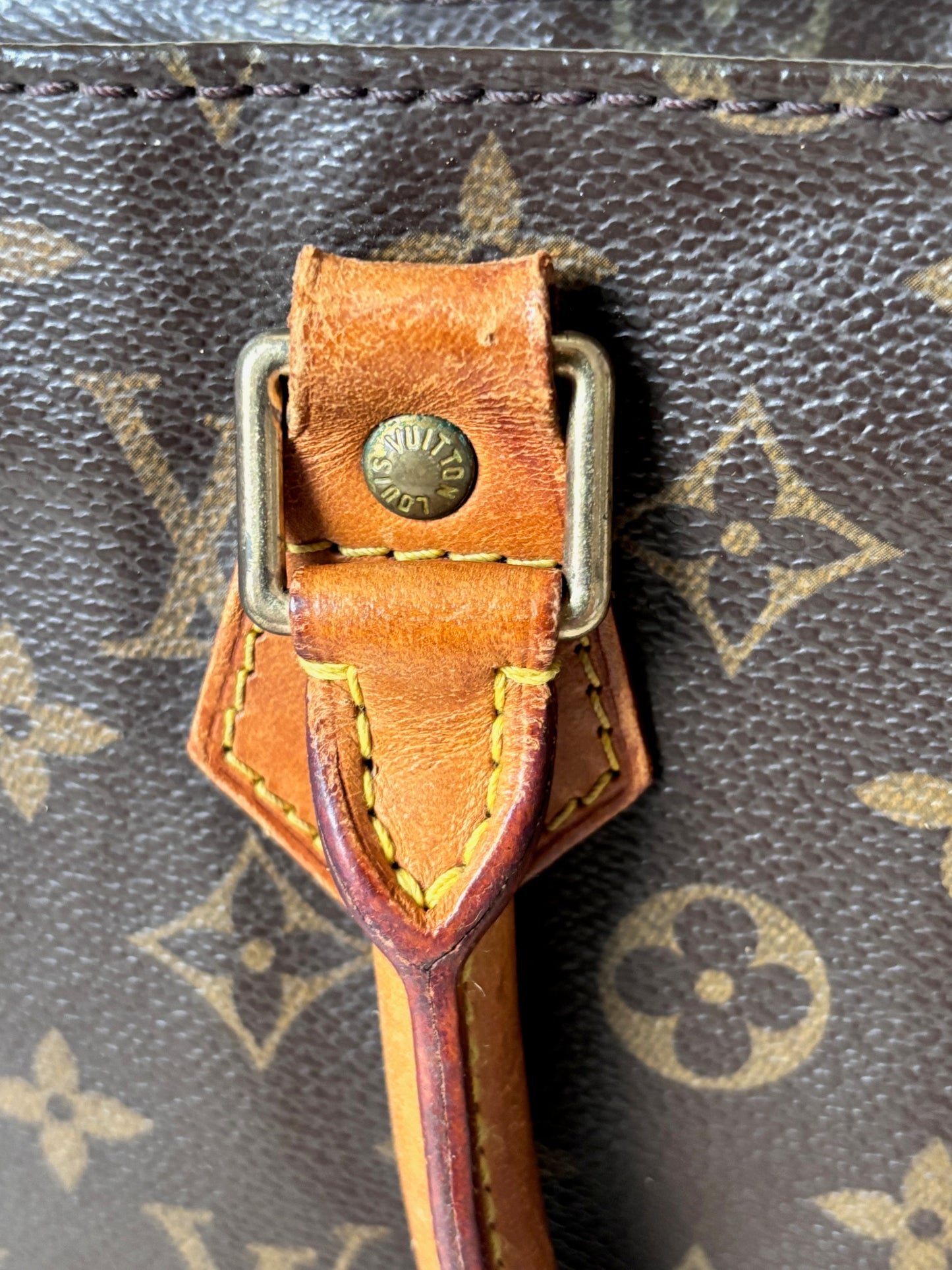 LOUIS VUITTON Sac plat