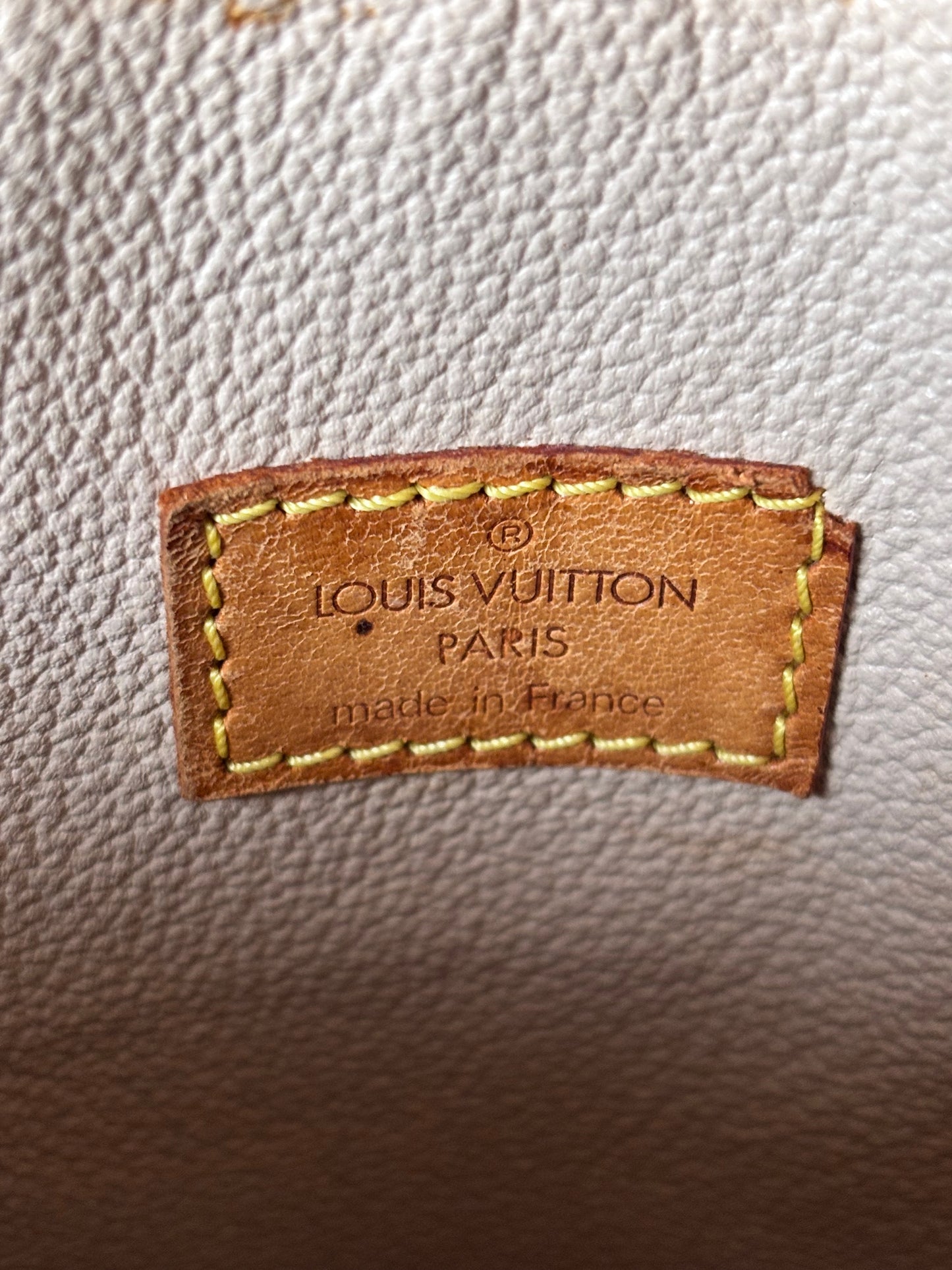 LOUIS VUITTON Sac plat