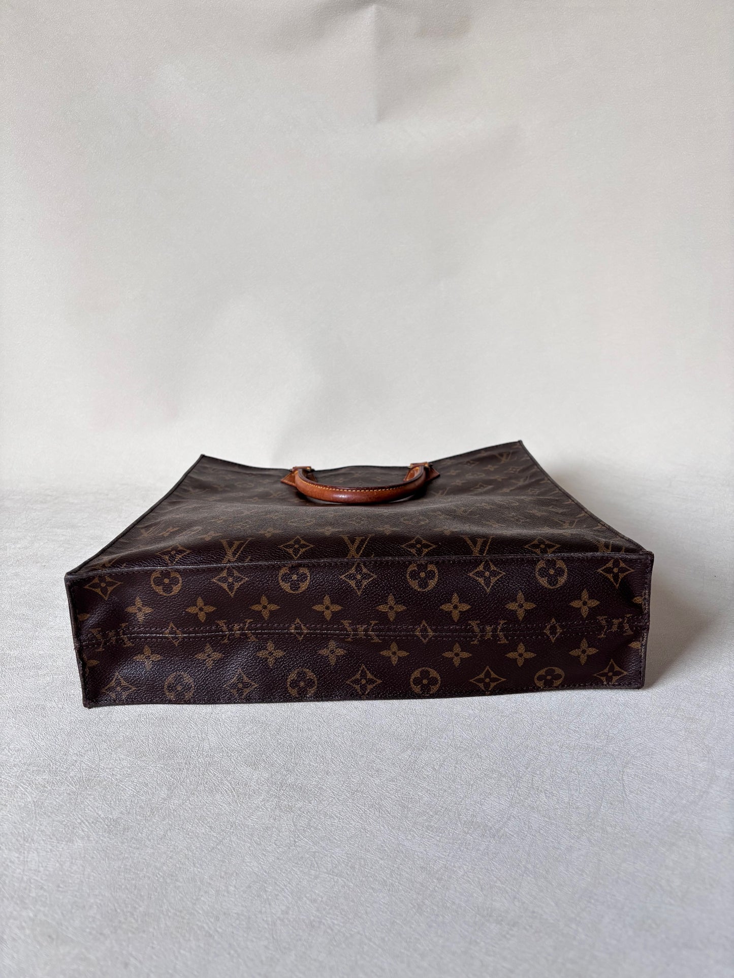 LOUIS VUITTON Sac plat