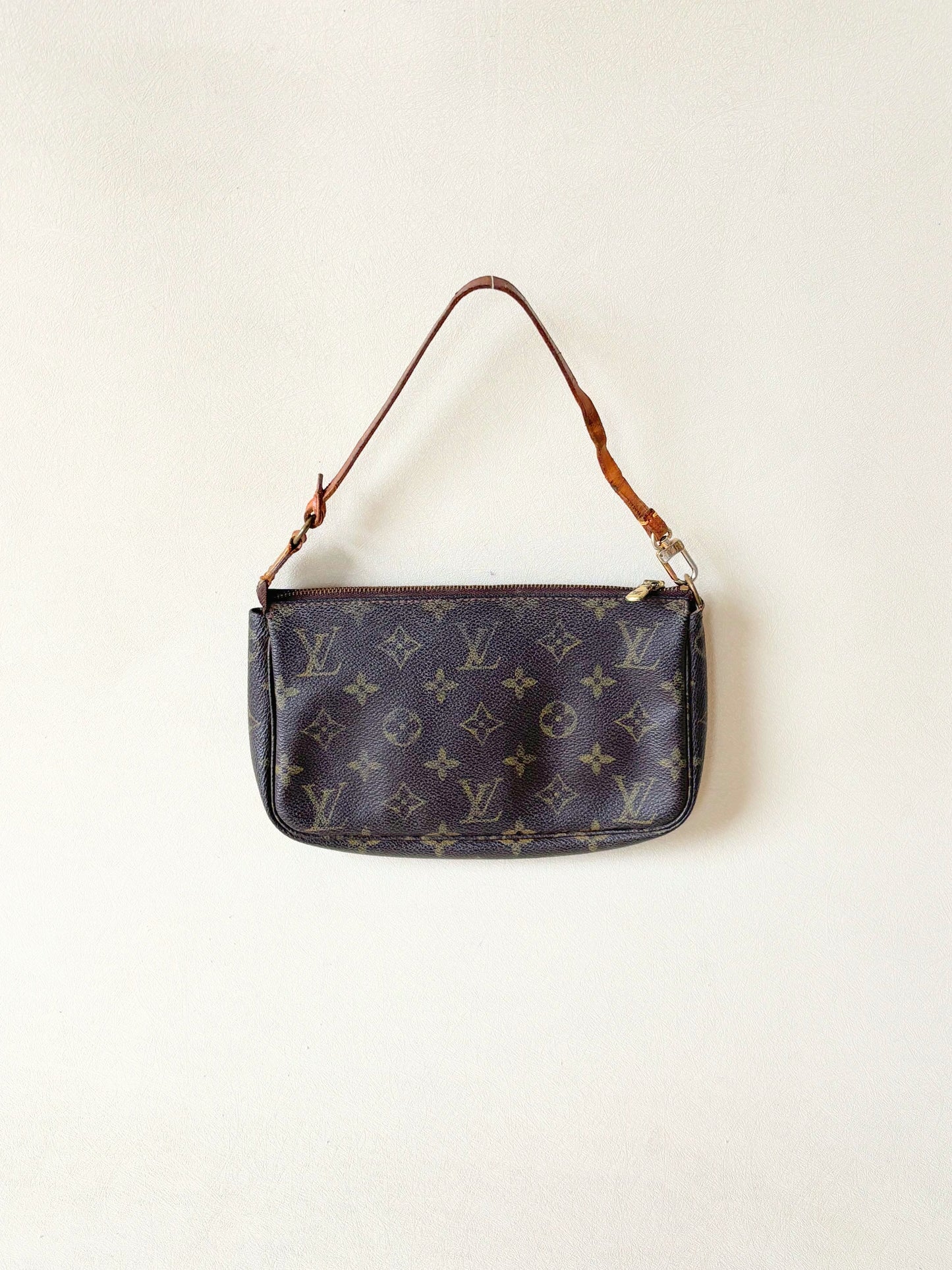 LOUIS VUITTON Pochette Accessoires