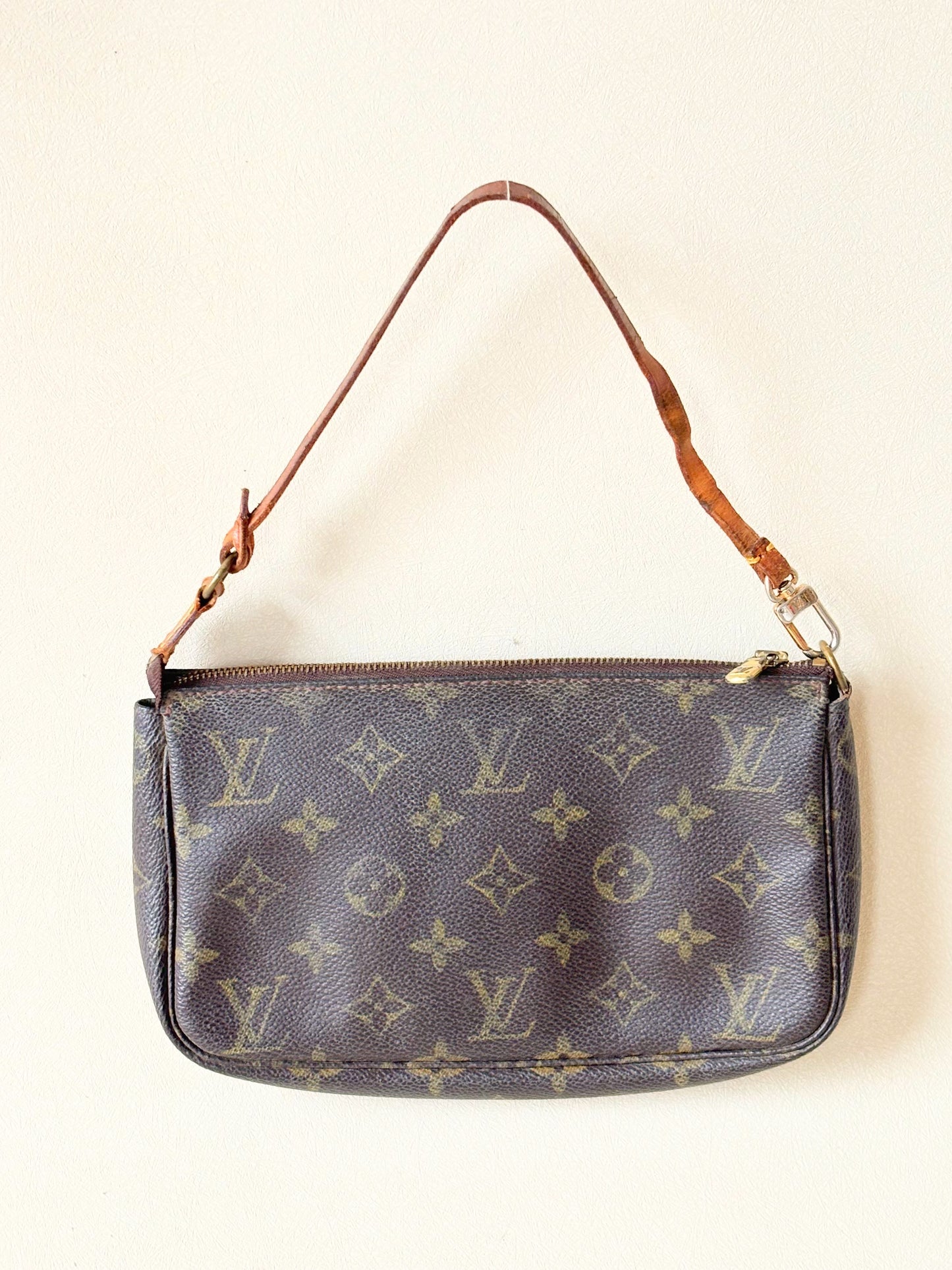 LOUIS VUITTON Pochette Accessoires