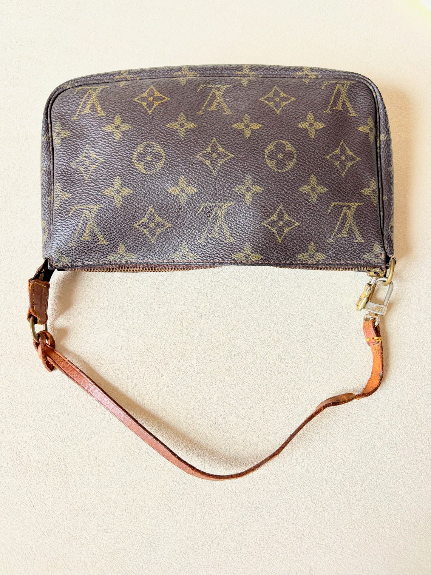 LOUIS VUITTON Pochette Accessoires