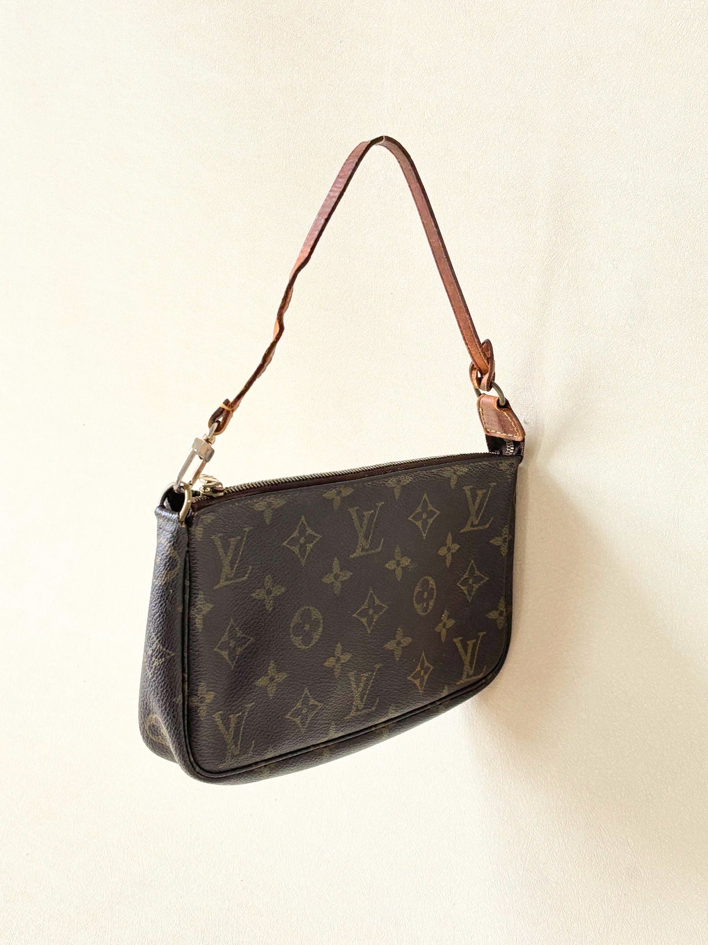 LOUIS VUITTON Pochette Accessoires