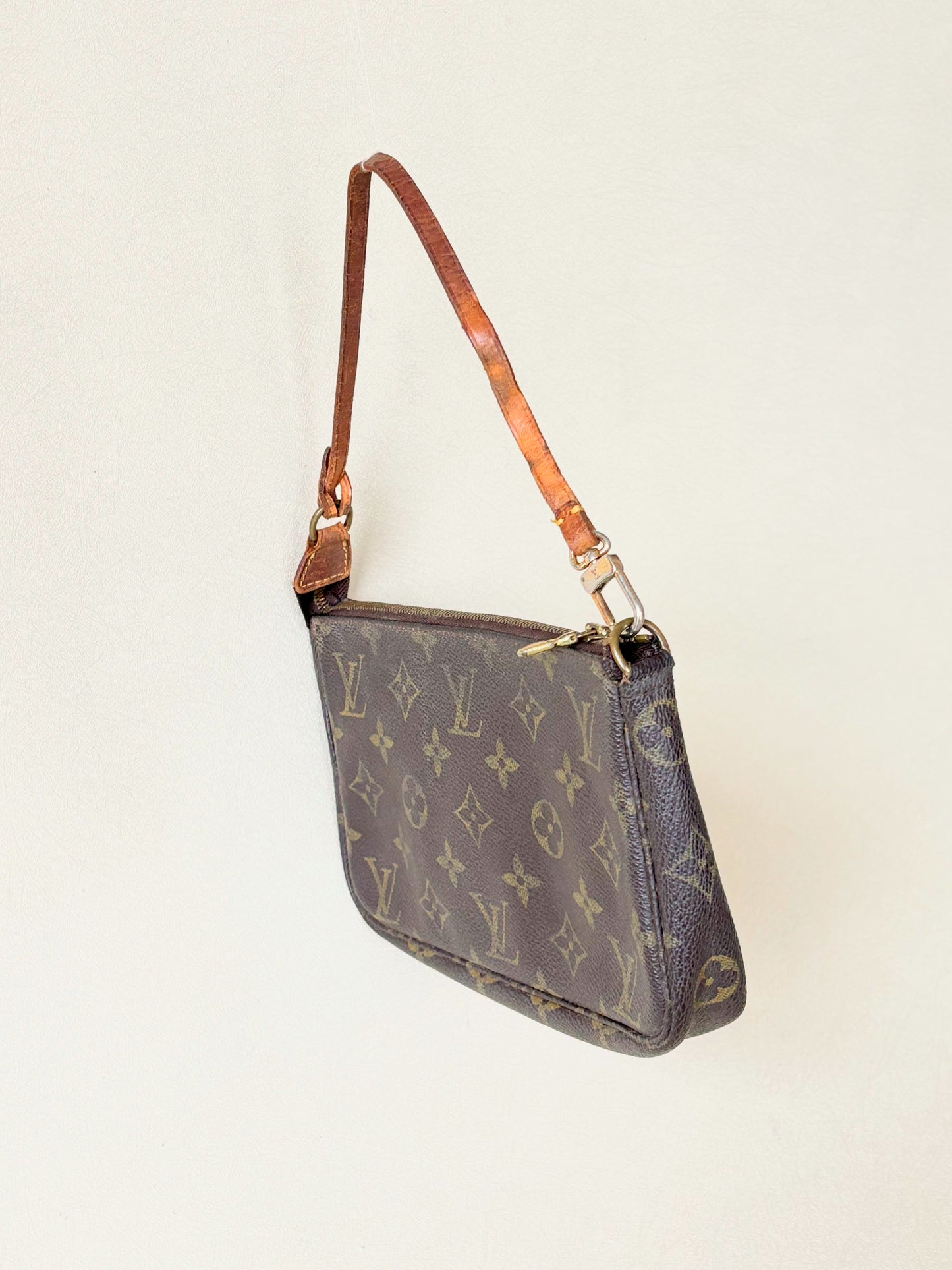 LOUIS VUITTON Pochette Accessoires