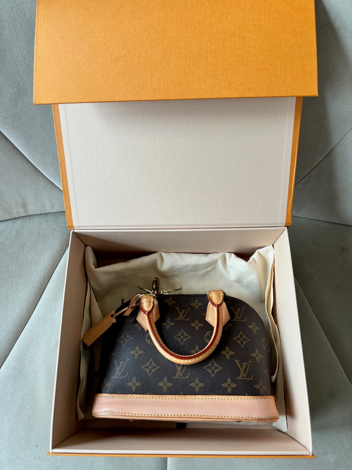 LOUIS VUITTON Sac BB Alma