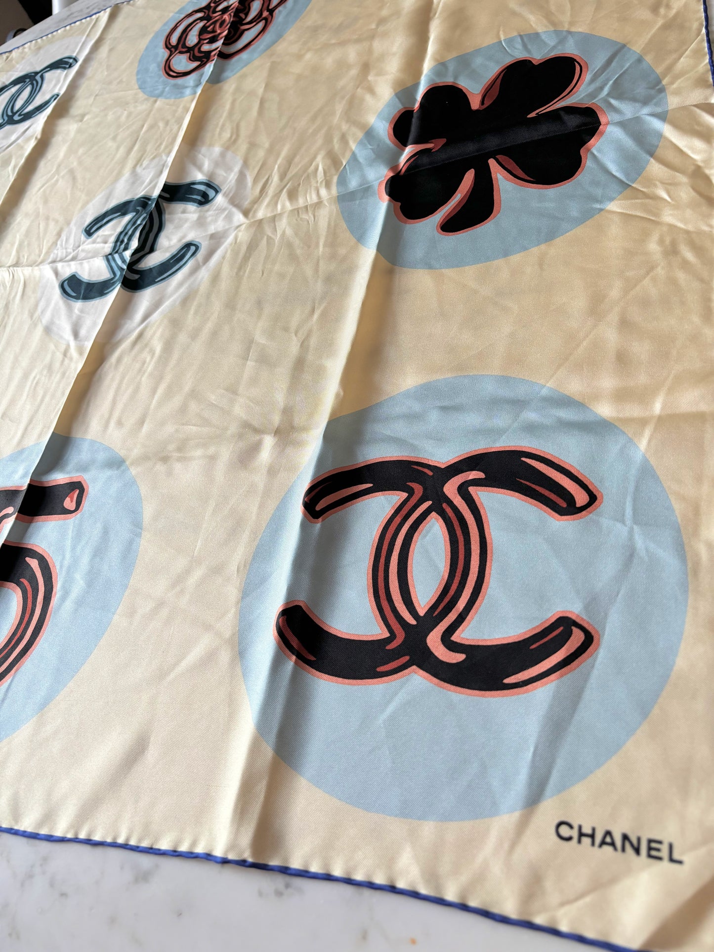 CHANEL Foulard en soie