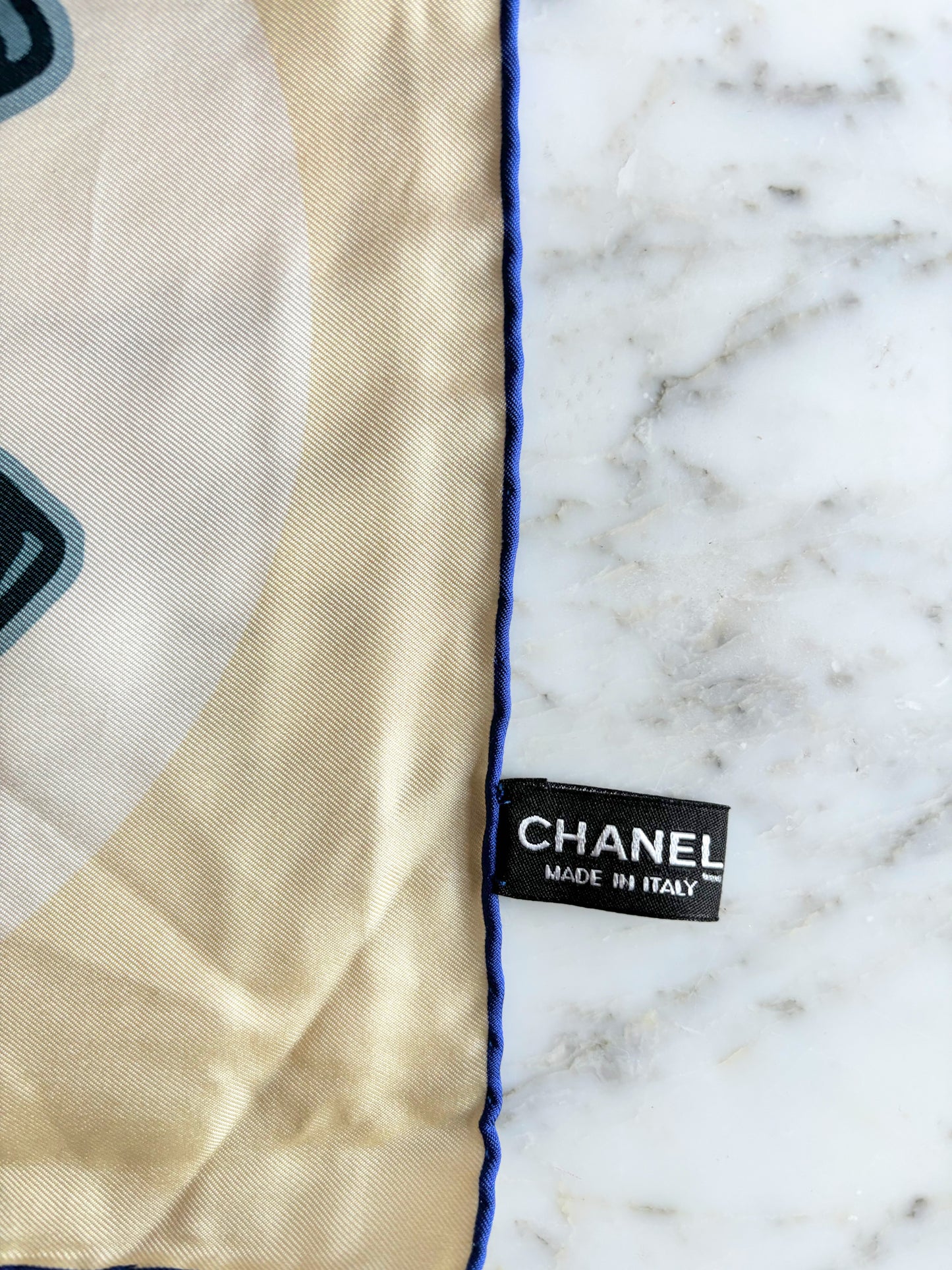 CHANEL Foulard en soie