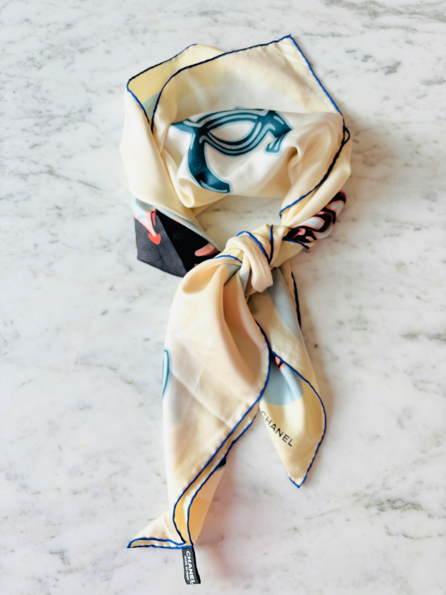 CHANEL Foulard en soie