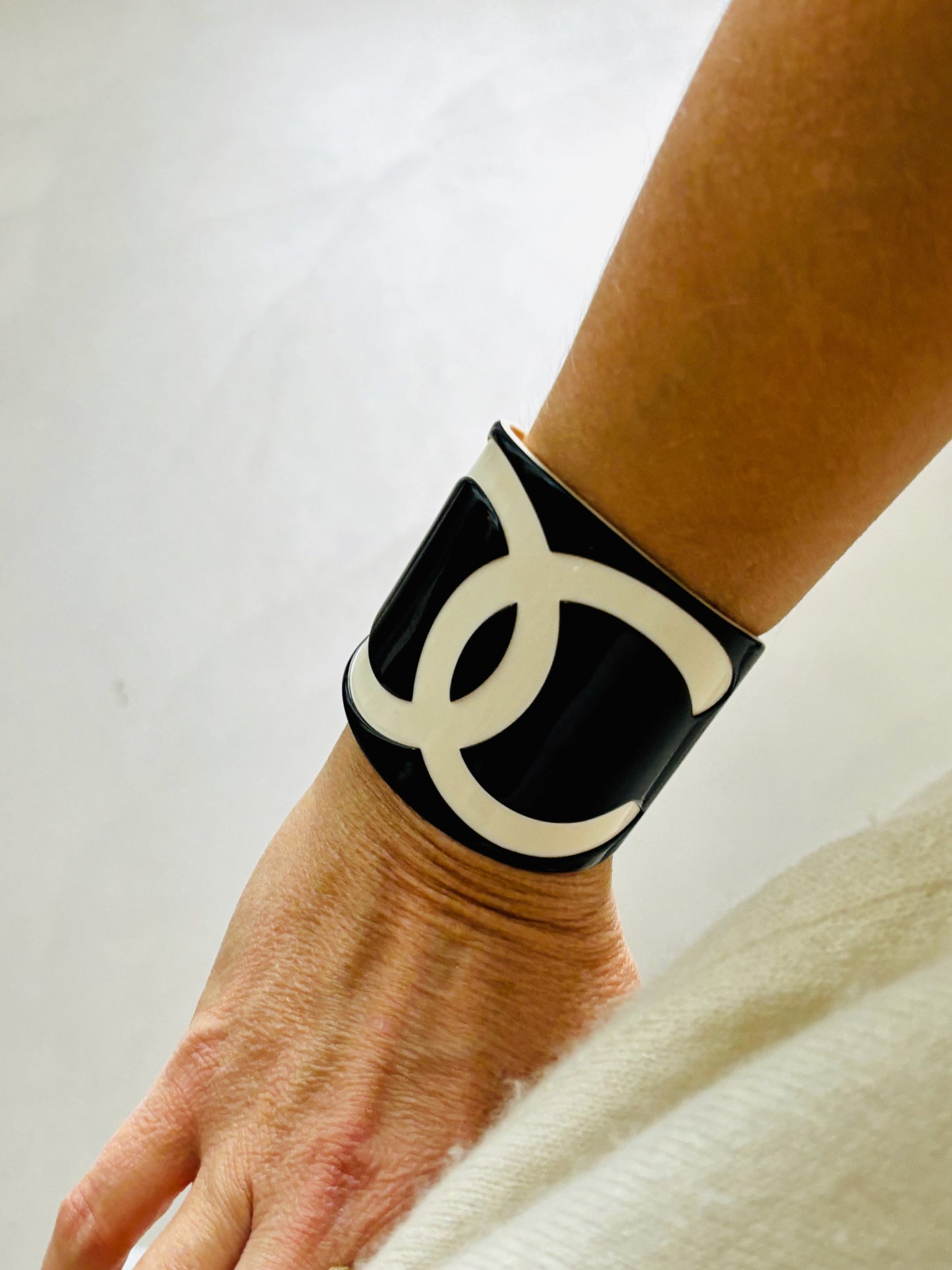 CHANEL Bracelet manchette