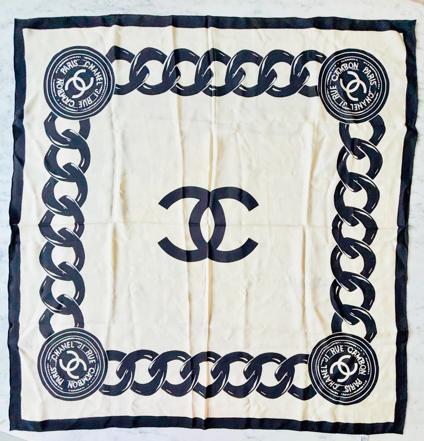 CHANEL Foulard en soie