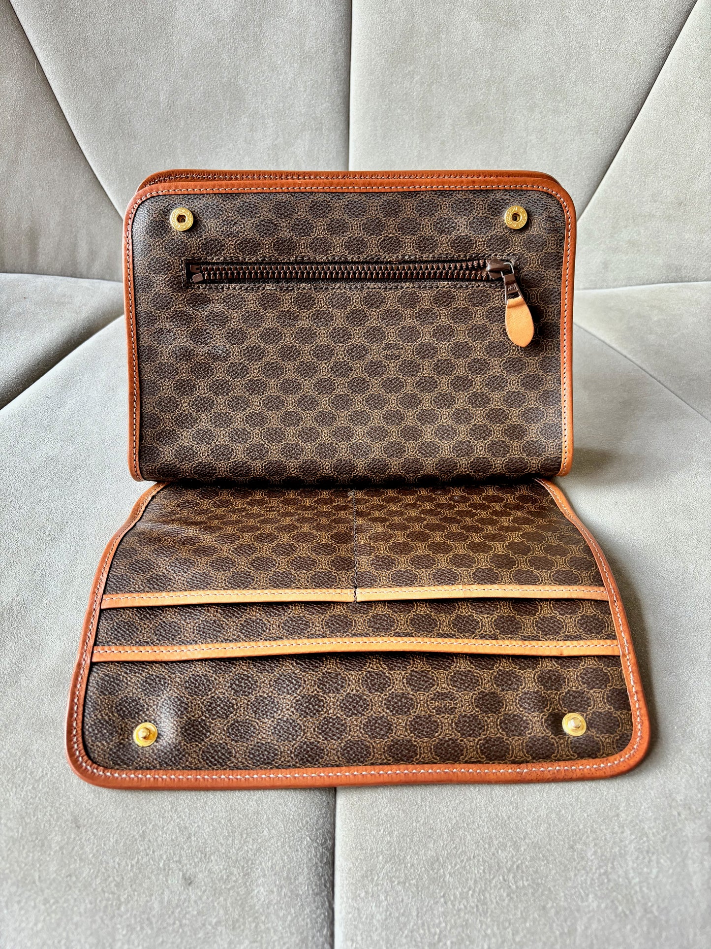 CÉLINE Pochette Triomphe