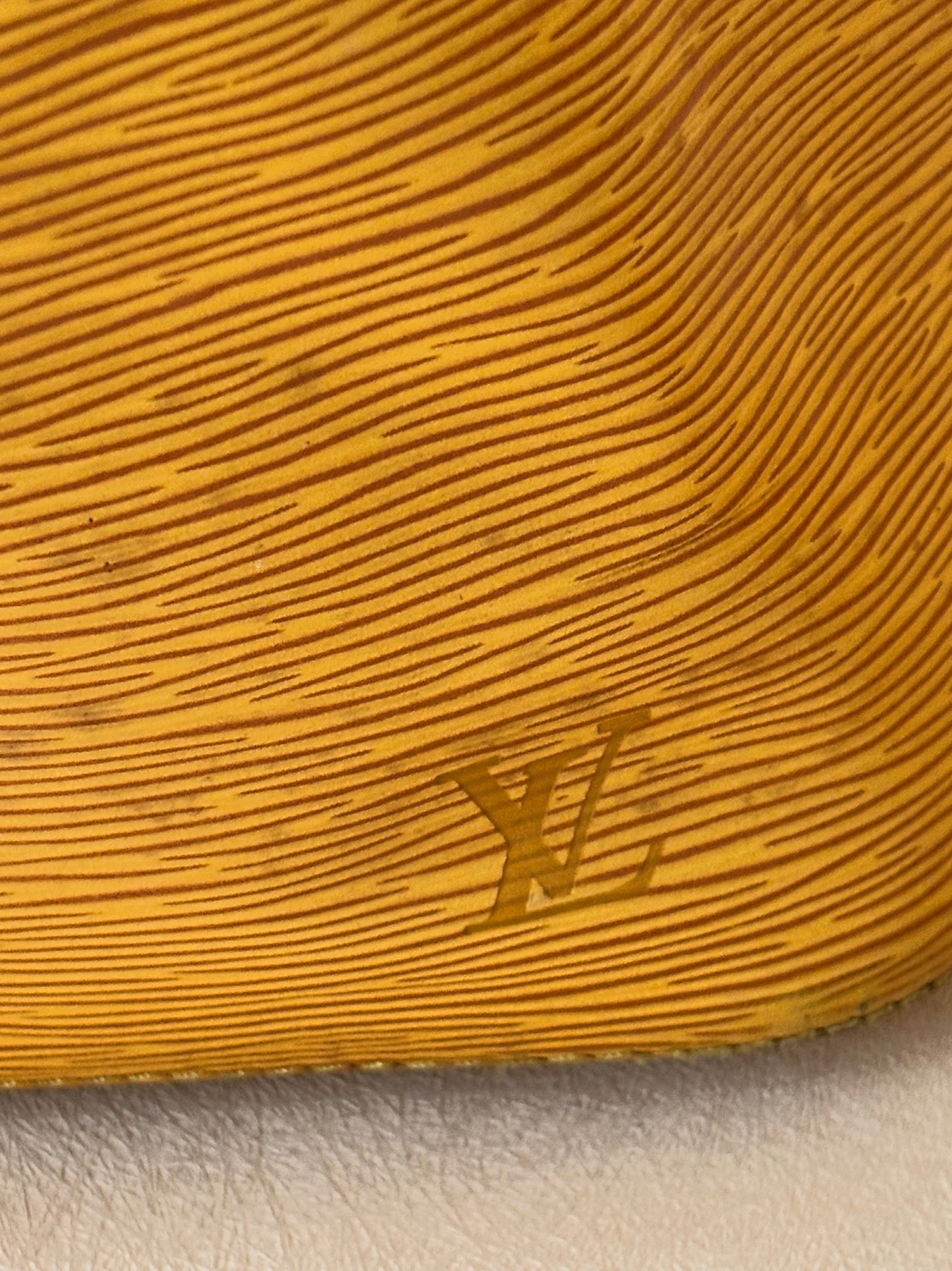 LOUIS VUITTON Sac Noé jaune