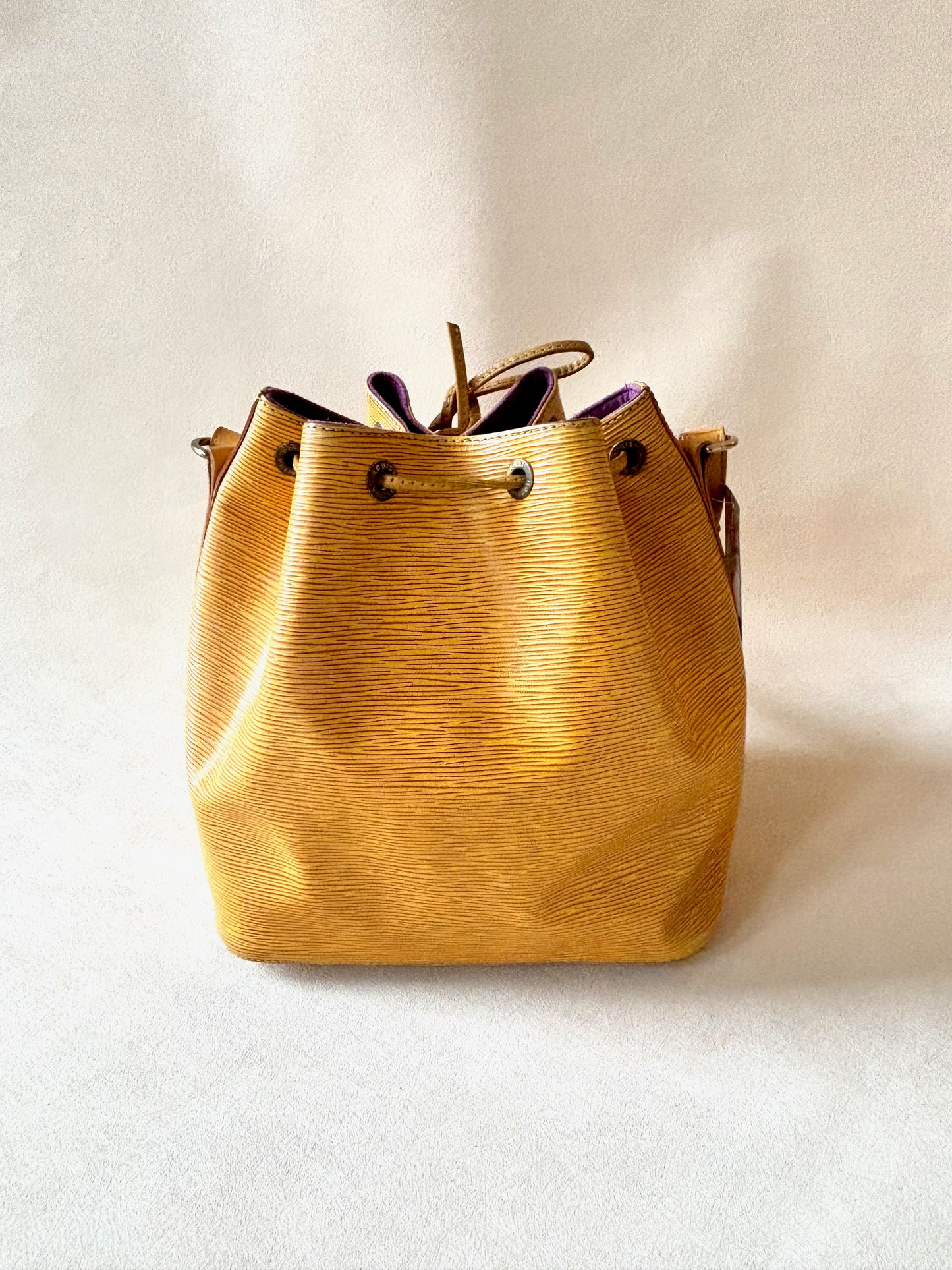LOUIS VUITTON Sac Noé jaune