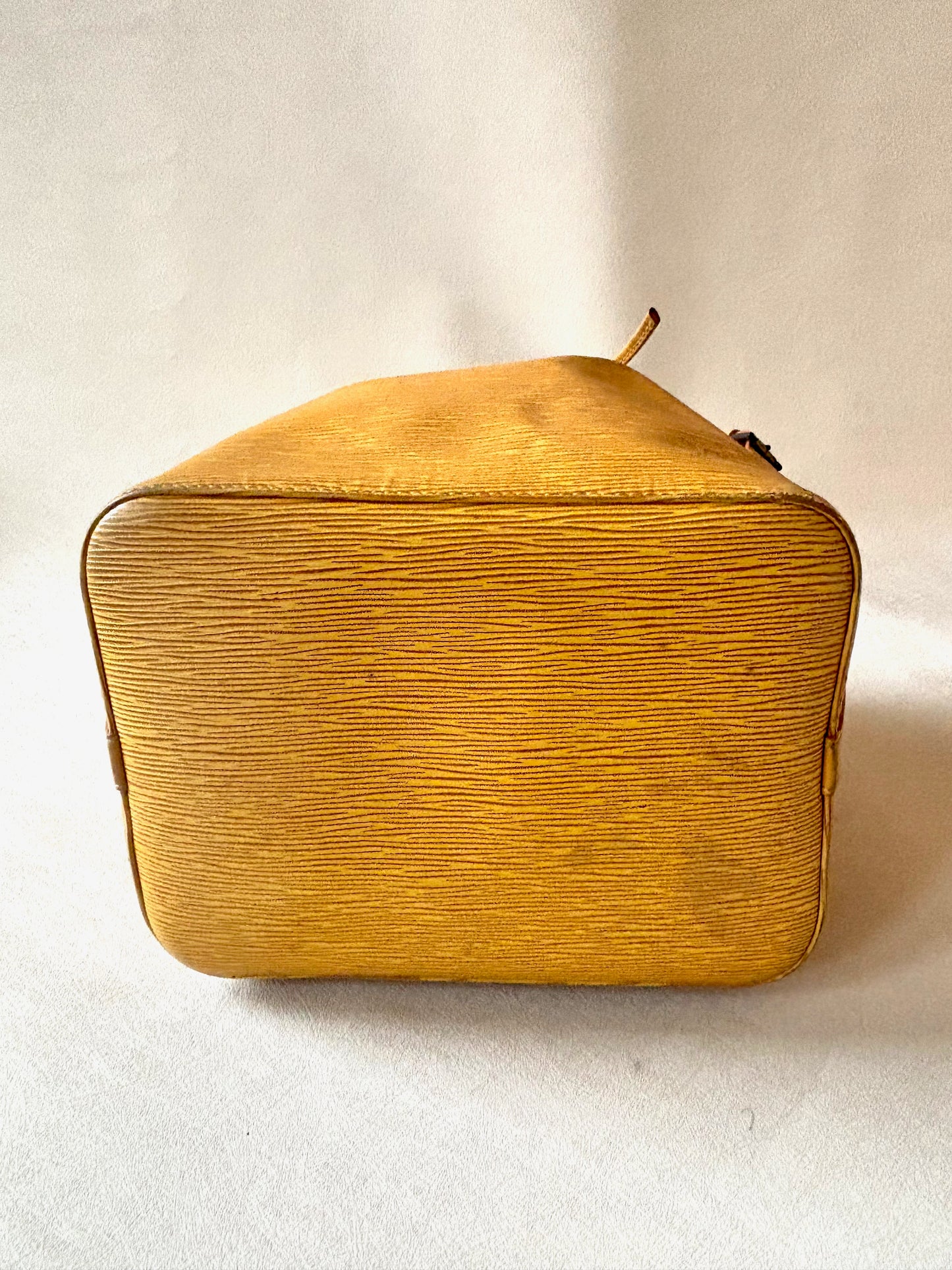 LOUIS VUITTON Sac Noé jaune