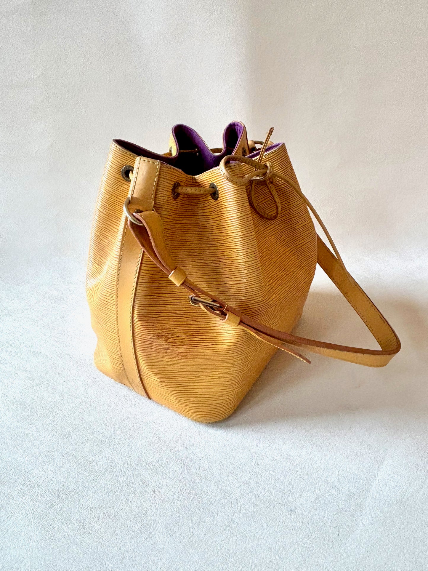 LOUIS VUITTON Sac Noé jaune