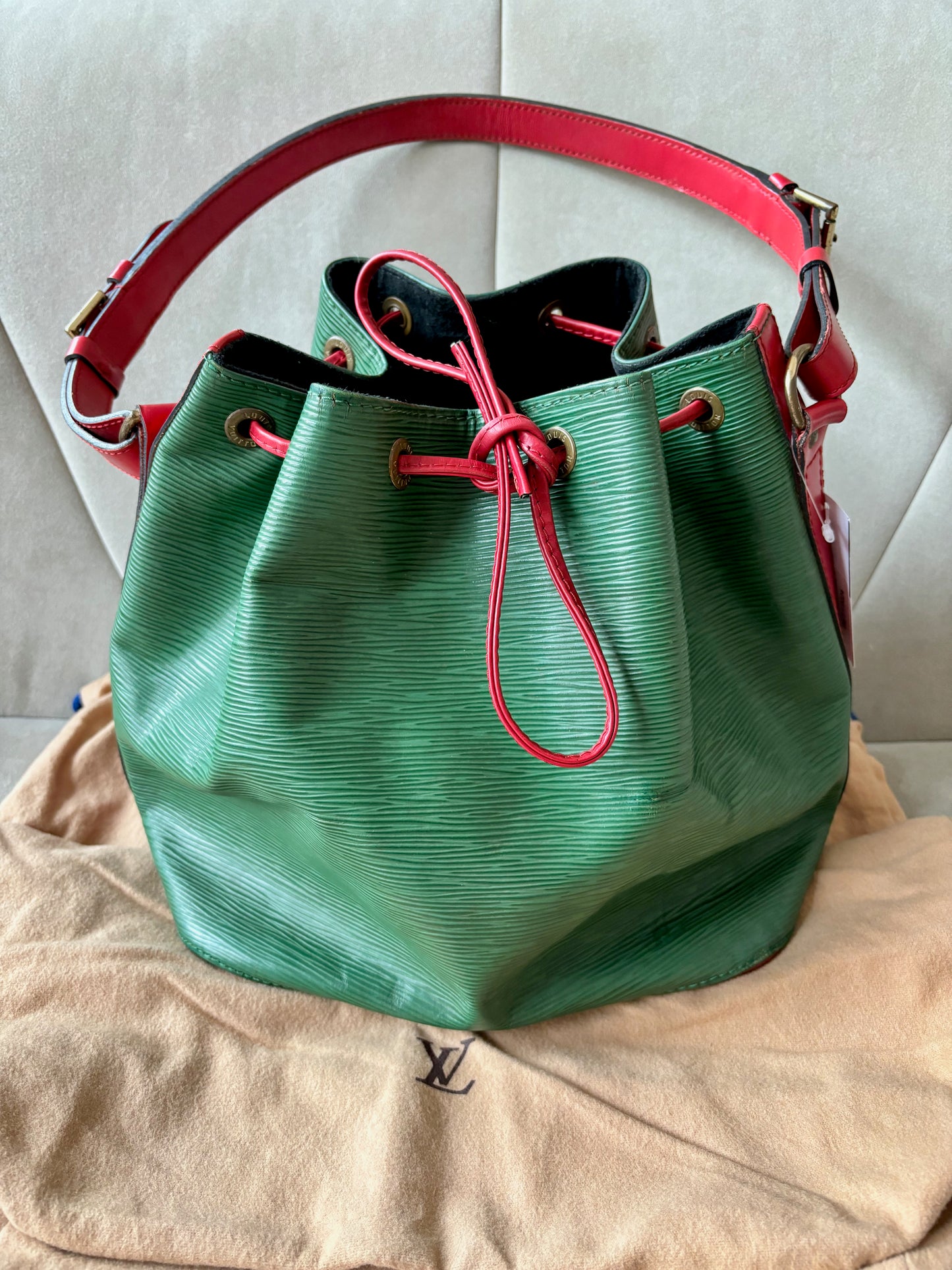 LOUIS VUITTON Sac Petit Noé
