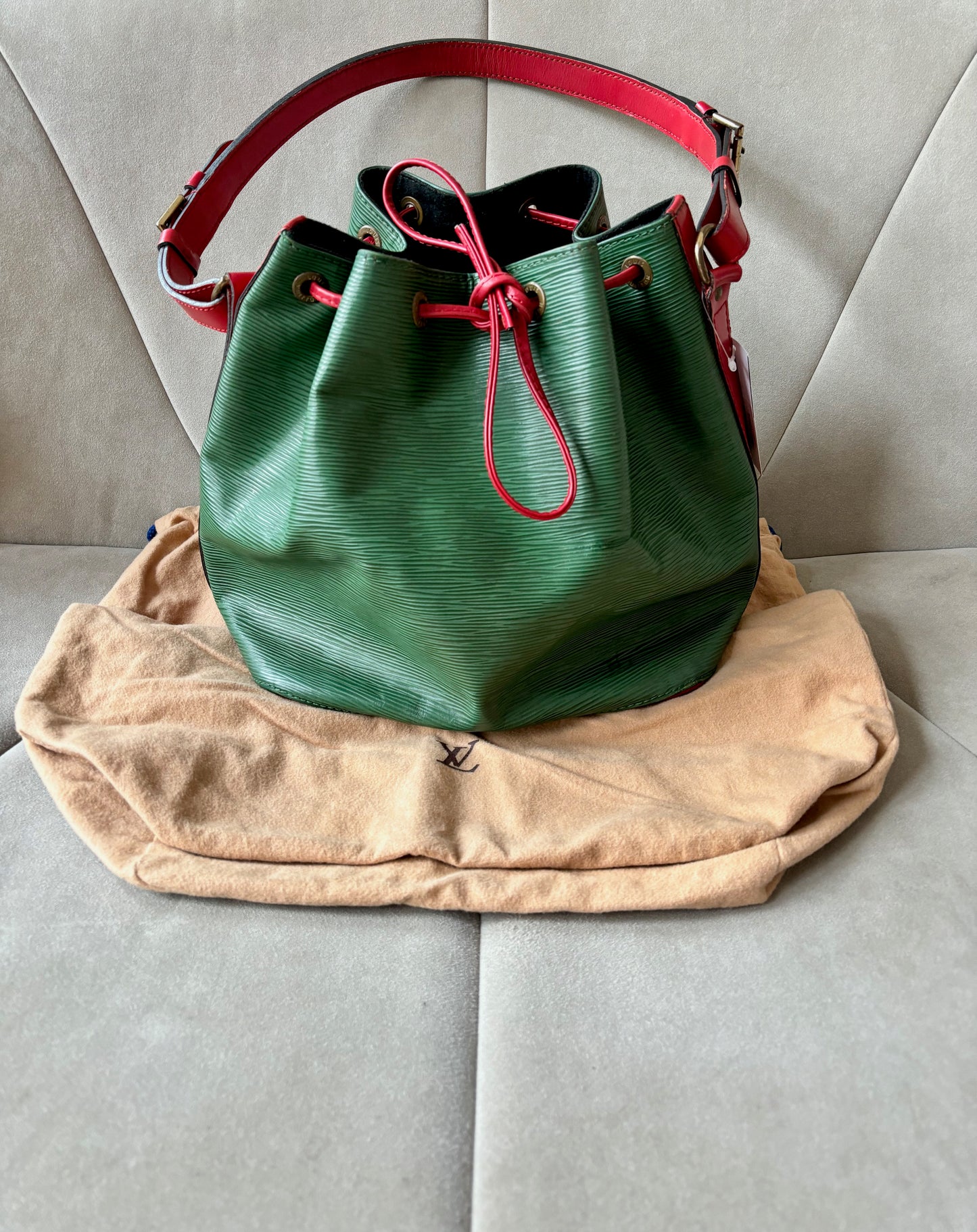 LOUIS VUITTON Sac Petit Noé