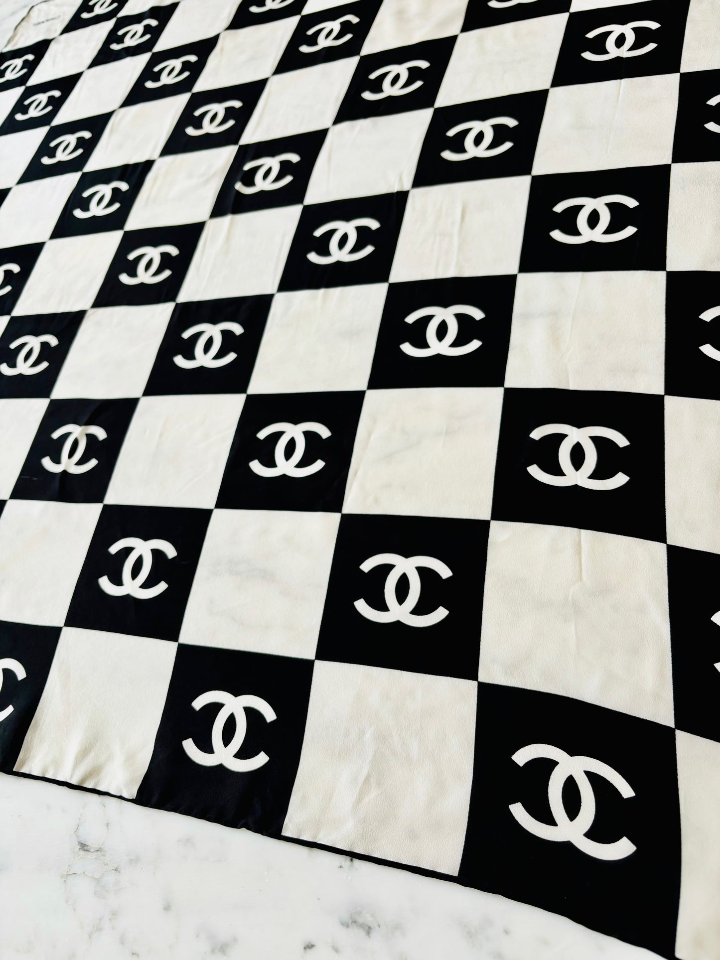 CHANEL Foulard en soie