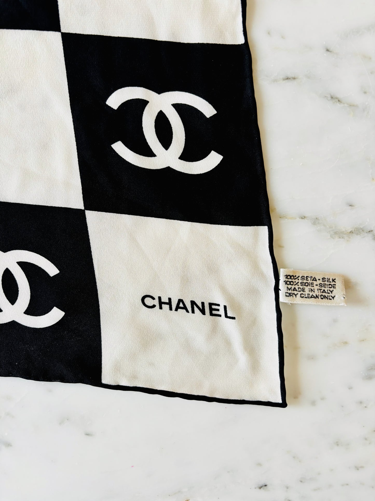 CHANEL Foulard en soie