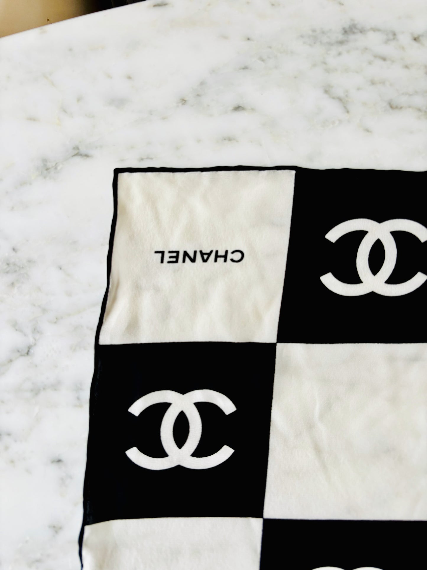 CHANEL Foulard en soie