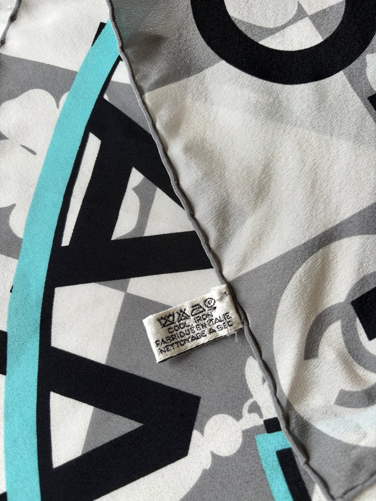 CHANEL Foulard en soie