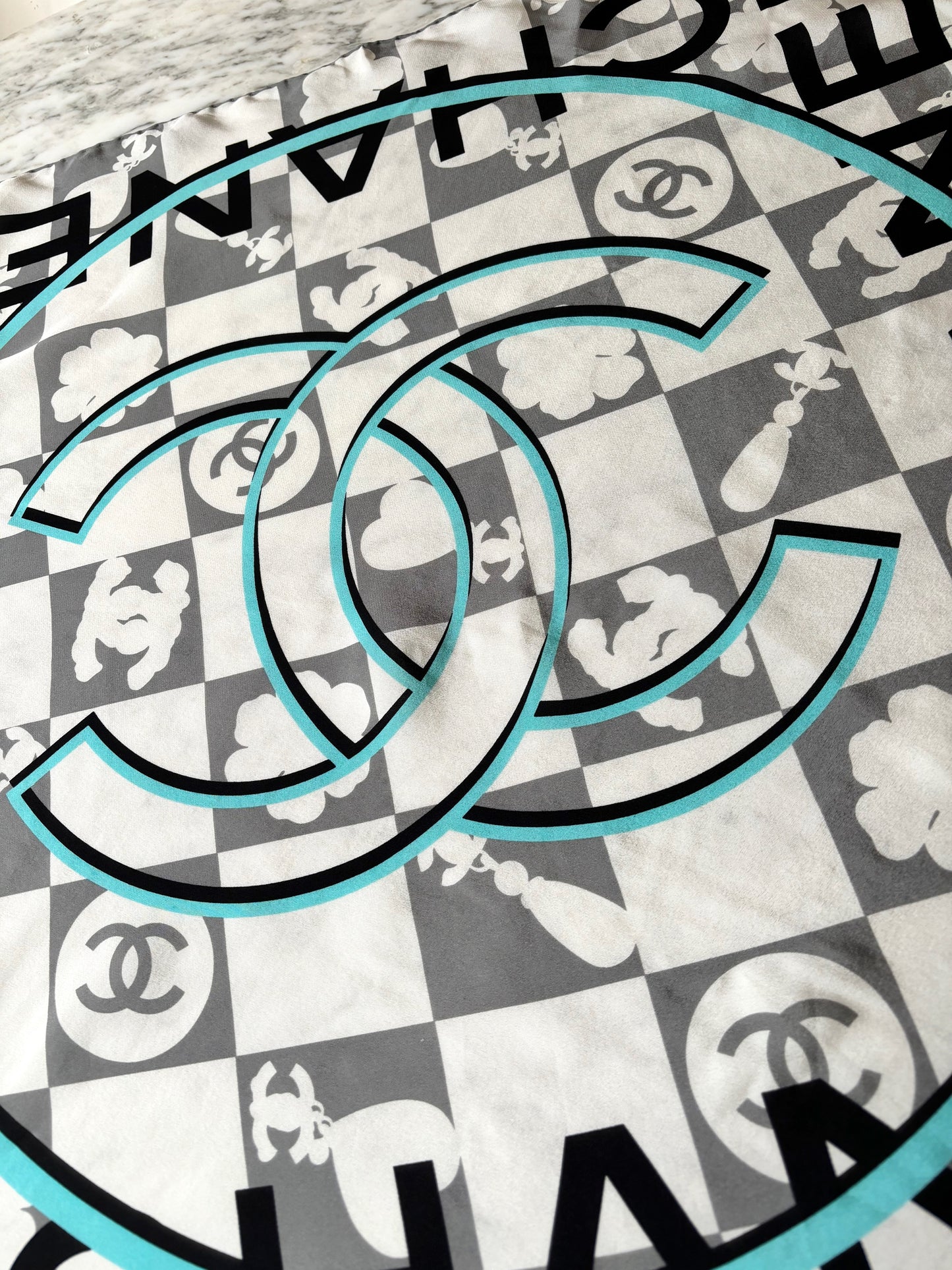 CHANEL Foulard en soie