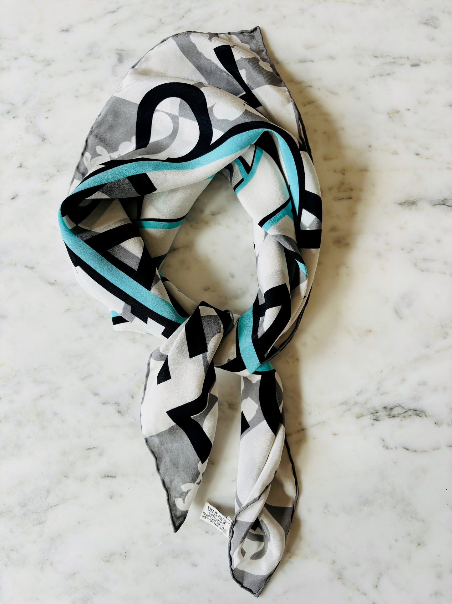 CHANEL Foulard en soie