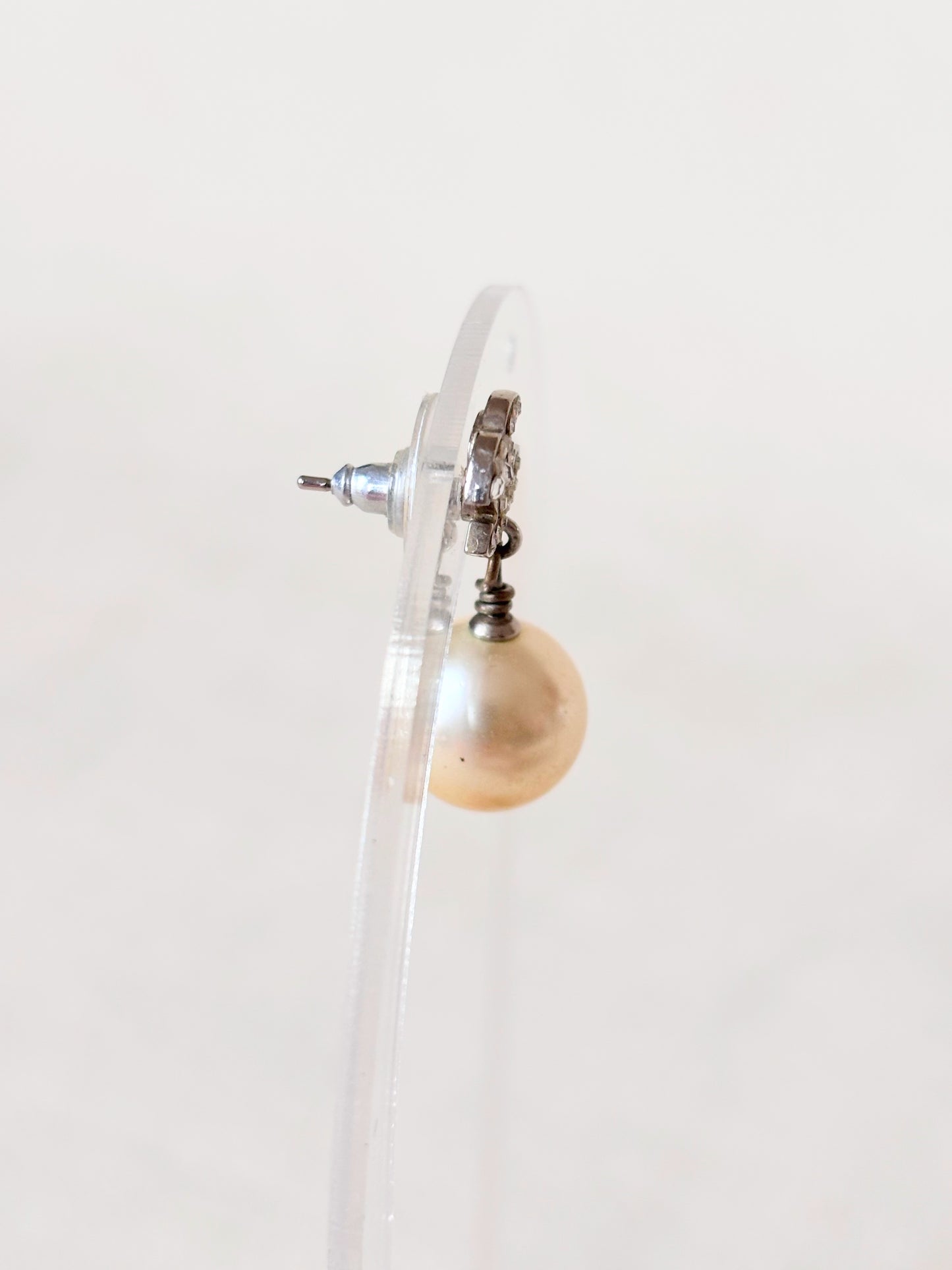 CHANEL Boucle d'oreille solitaire