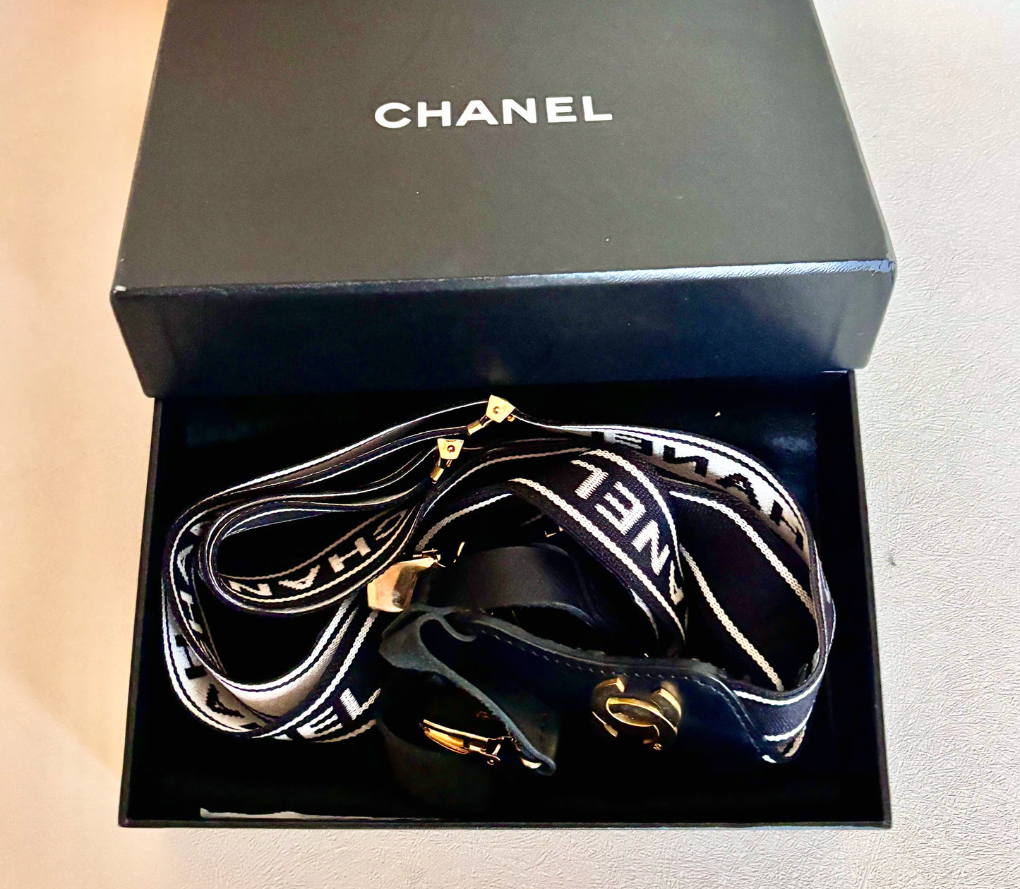 CHANEL Bretelles à logo