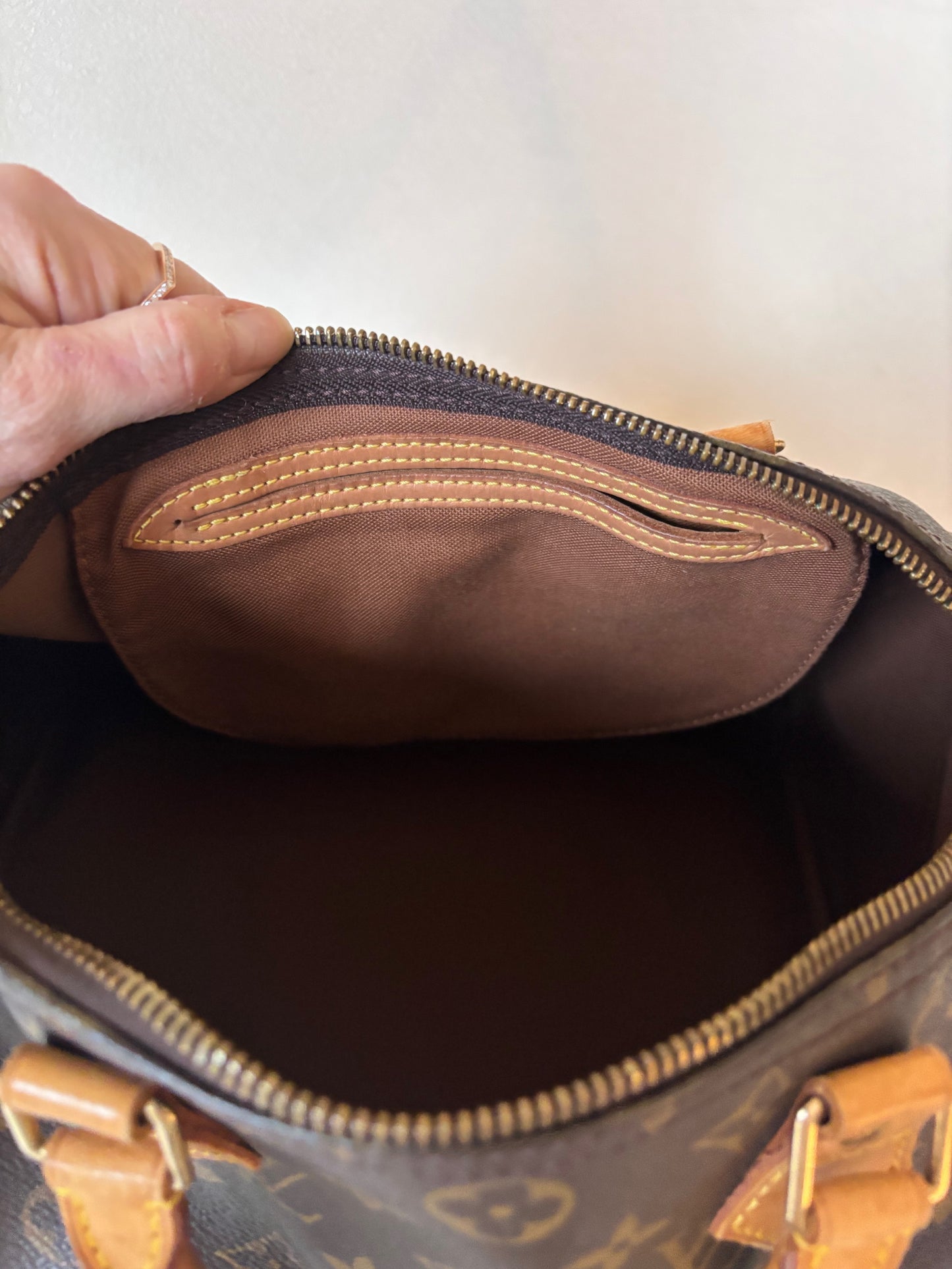 LOUIS VUITTON Speedy 30